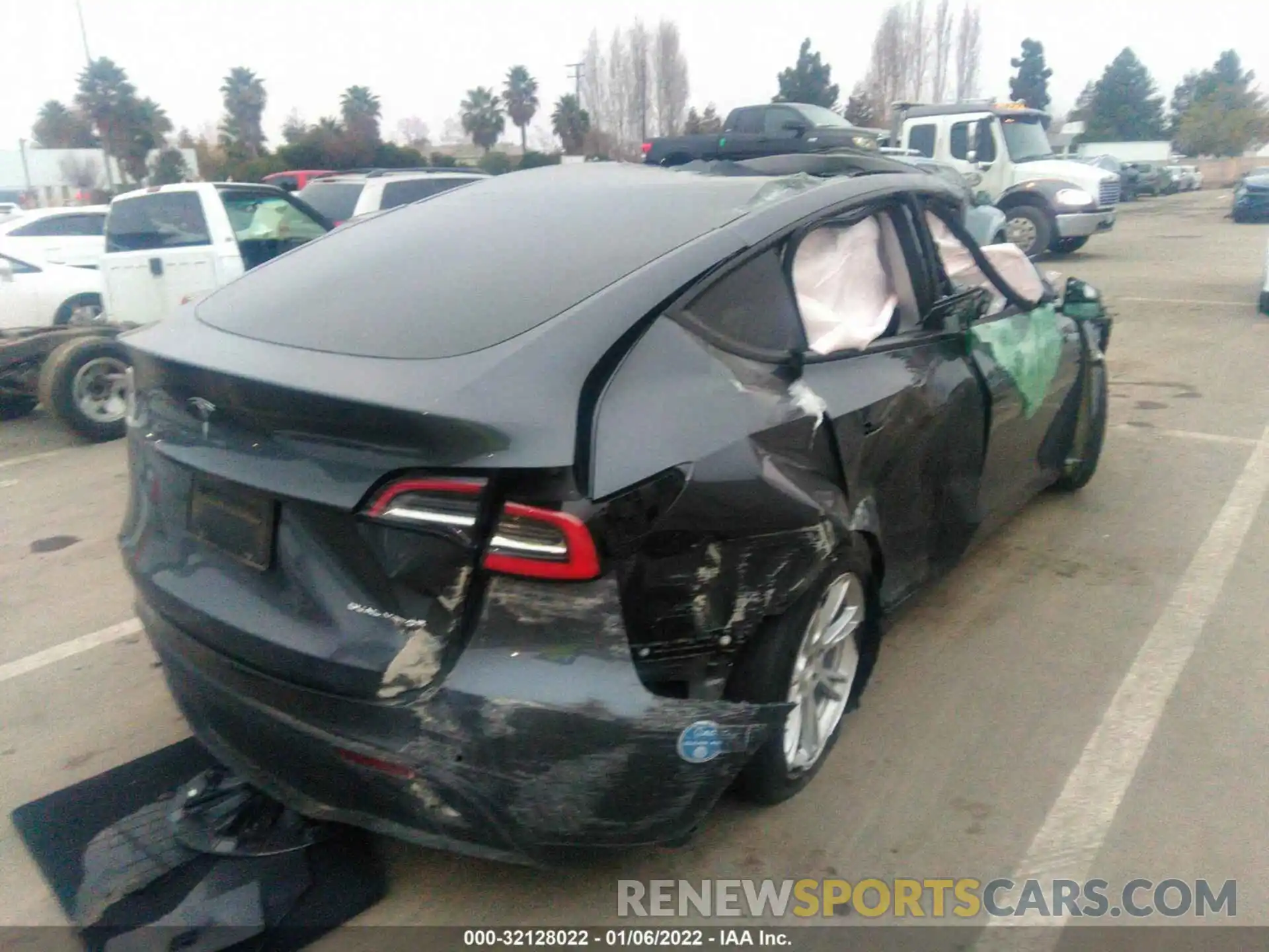 4 Photograph of a damaged car 5YJYGDEE9MF093800 TESLA MODEL Y 2021