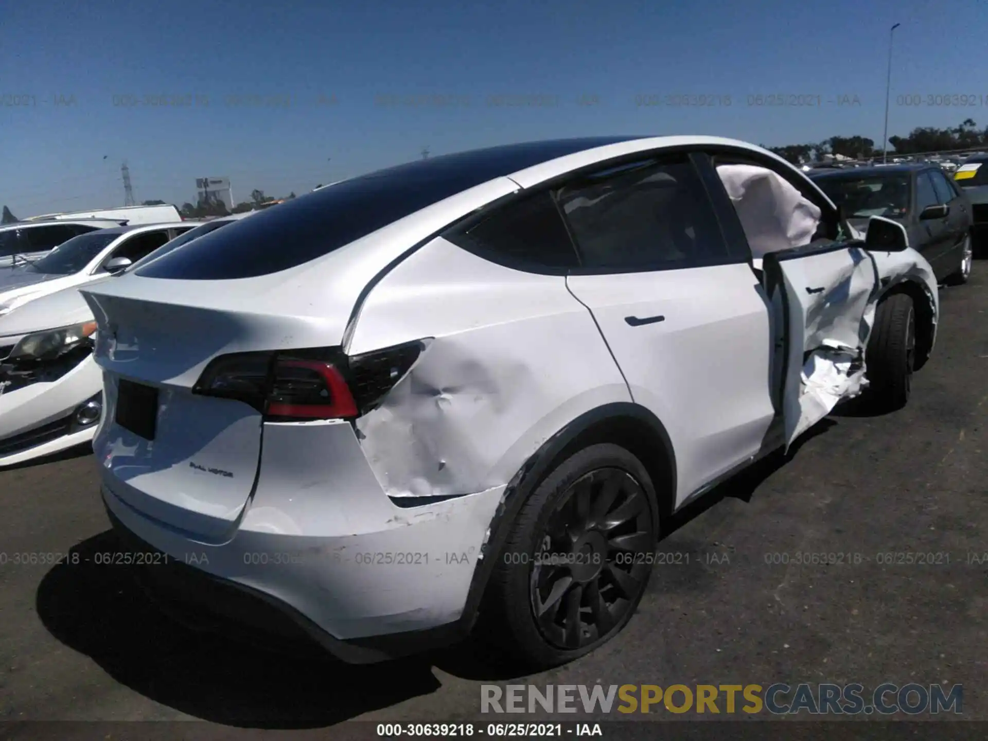 4 Photograph of a damaged car 5YJYGDEE9MF095790 TESLA MODEL Y 2021