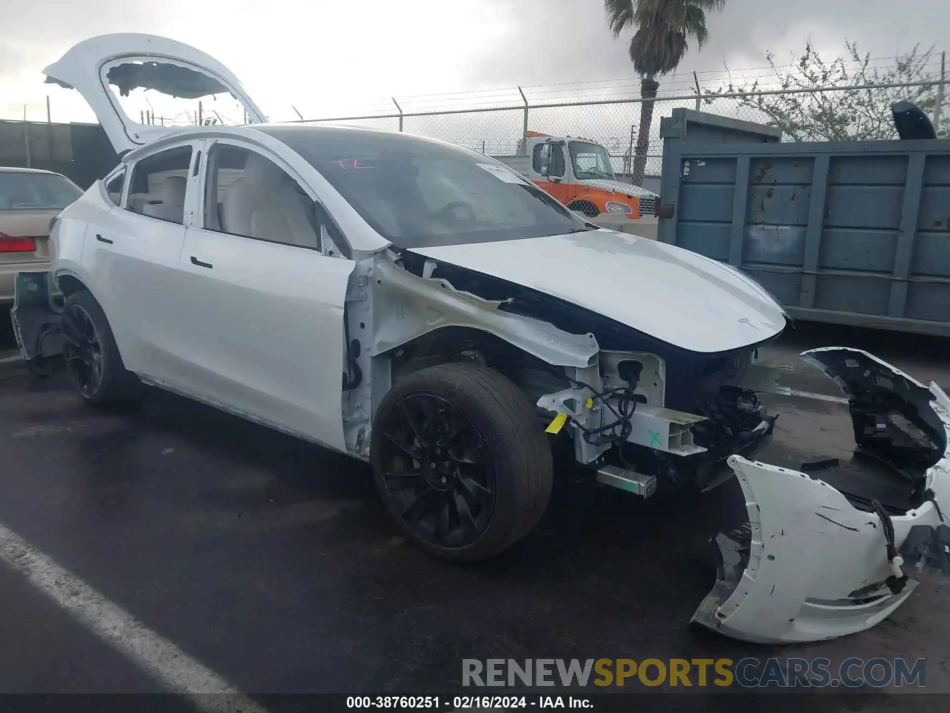 1 Photograph of a damaged car 5YJYGDEE9MF095837 TESLA MODEL Y 2021