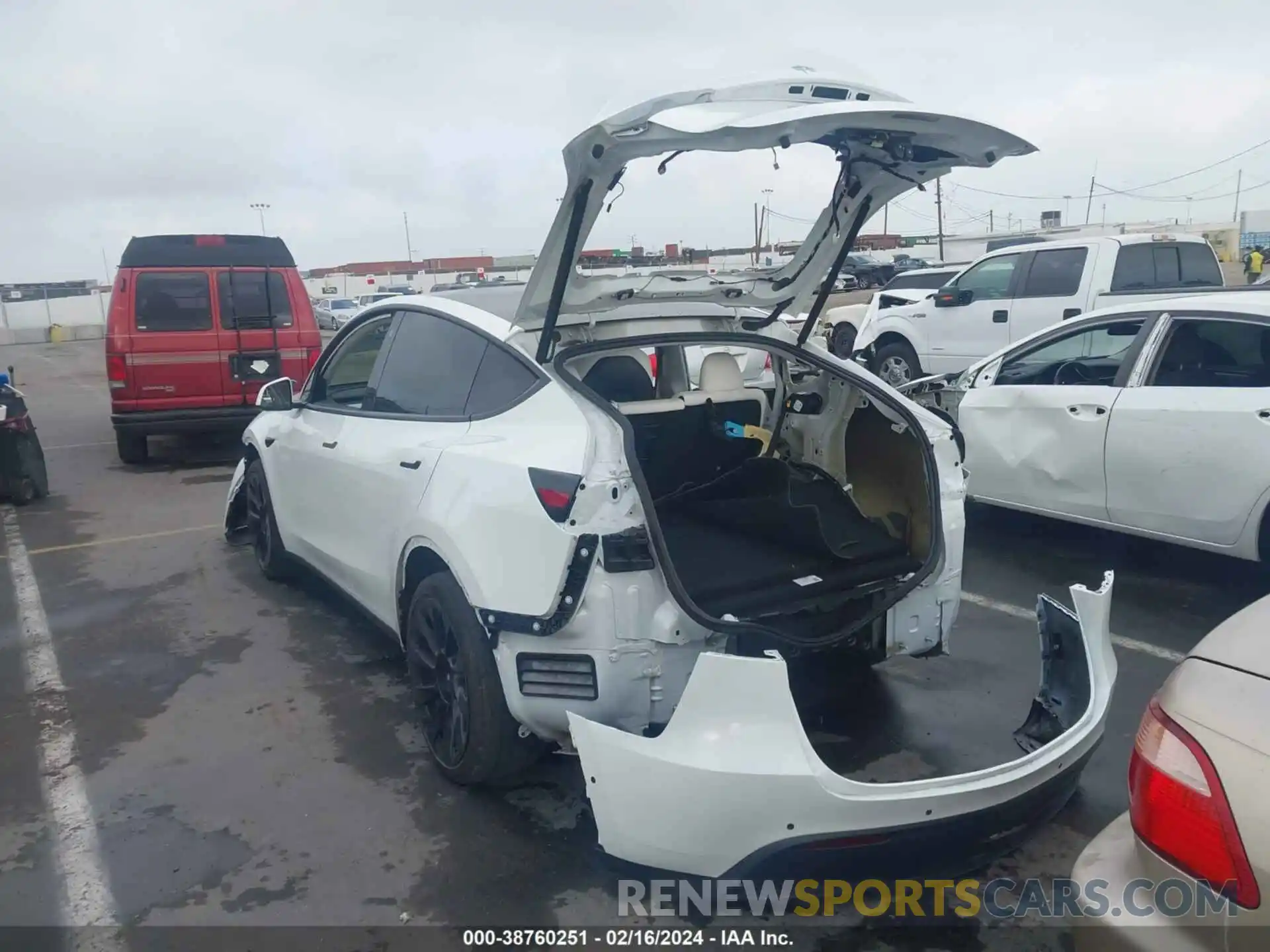 17 Photograph of a damaged car 5YJYGDEE9MF095837 TESLA MODEL Y 2021