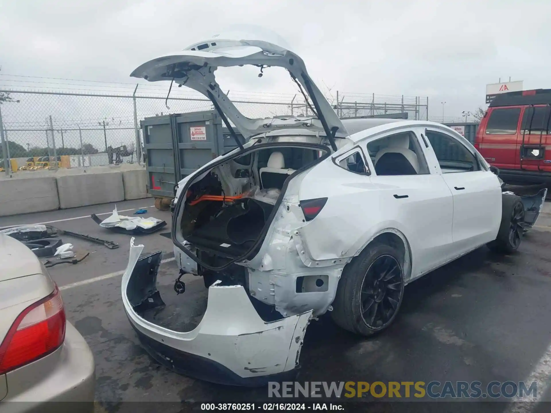 4 Photograph of a damaged car 5YJYGDEE9MF095837 TESLA MODEL Y 2021