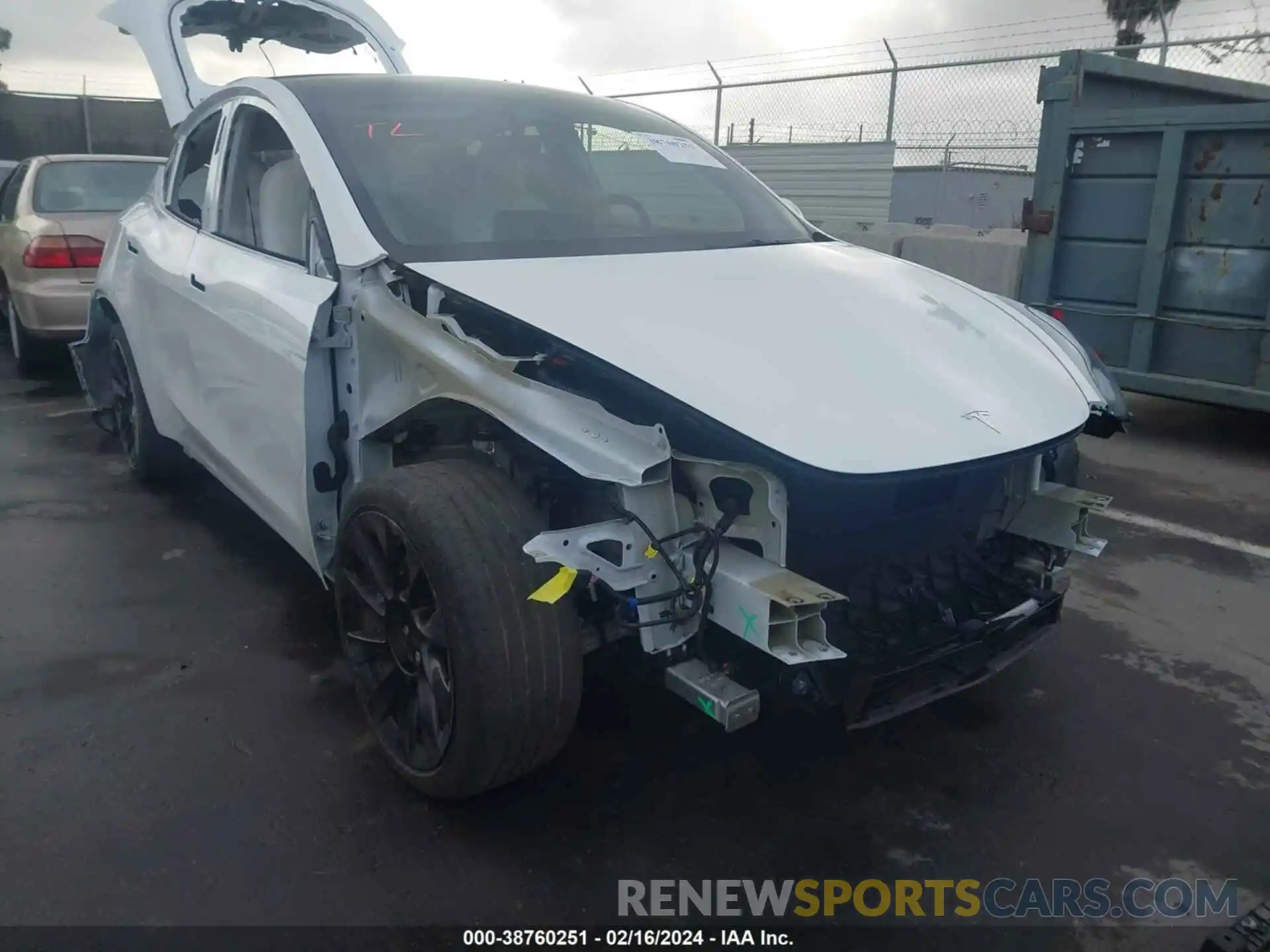 6 Photograph of a damaged car 5YJYGDEE9MF095837 TESLA MODEL Y 2021