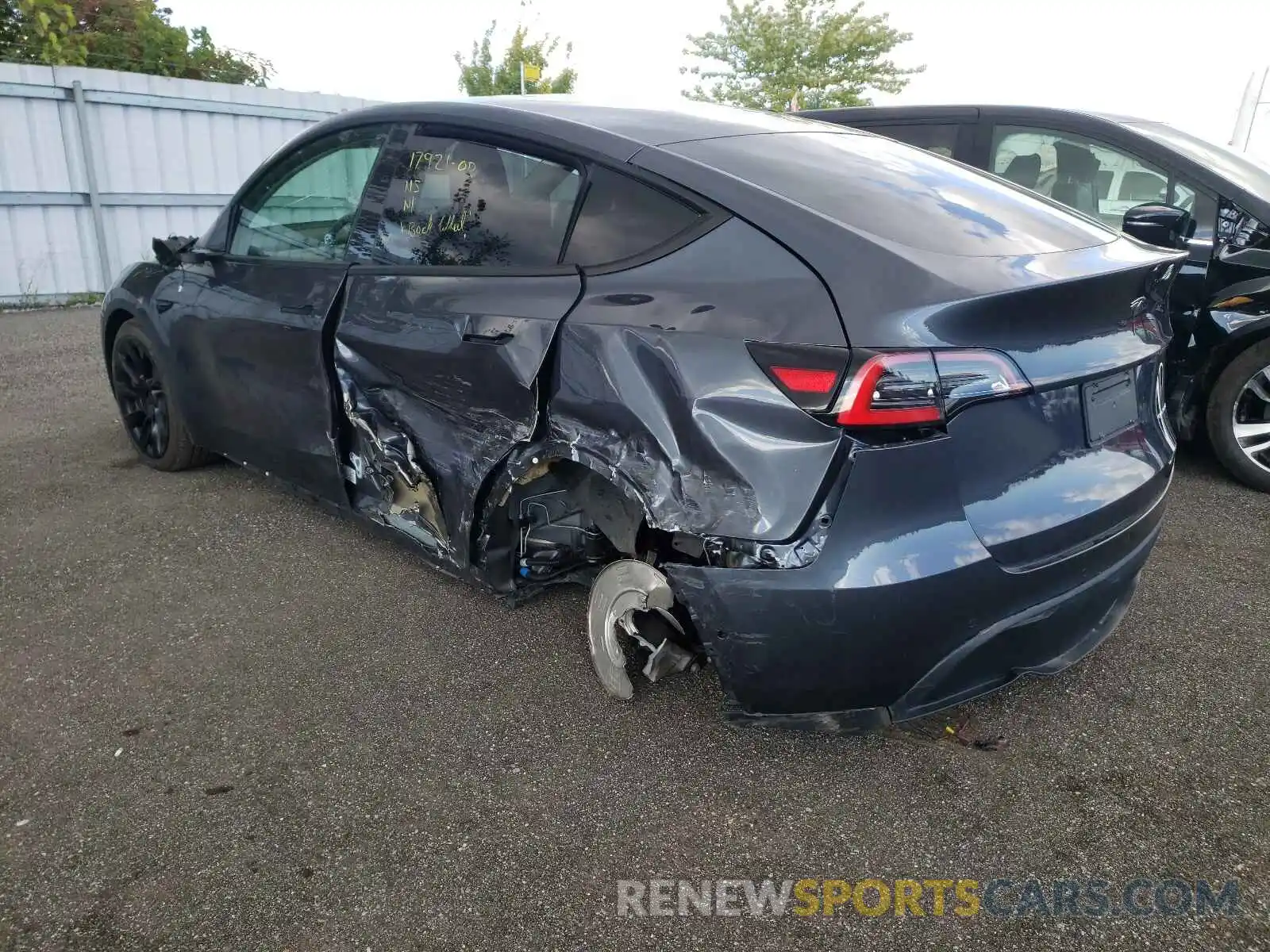 3 Photograph of a damaged car 5YJYGDEE9MF097250 TESLA MODEL Y 2021