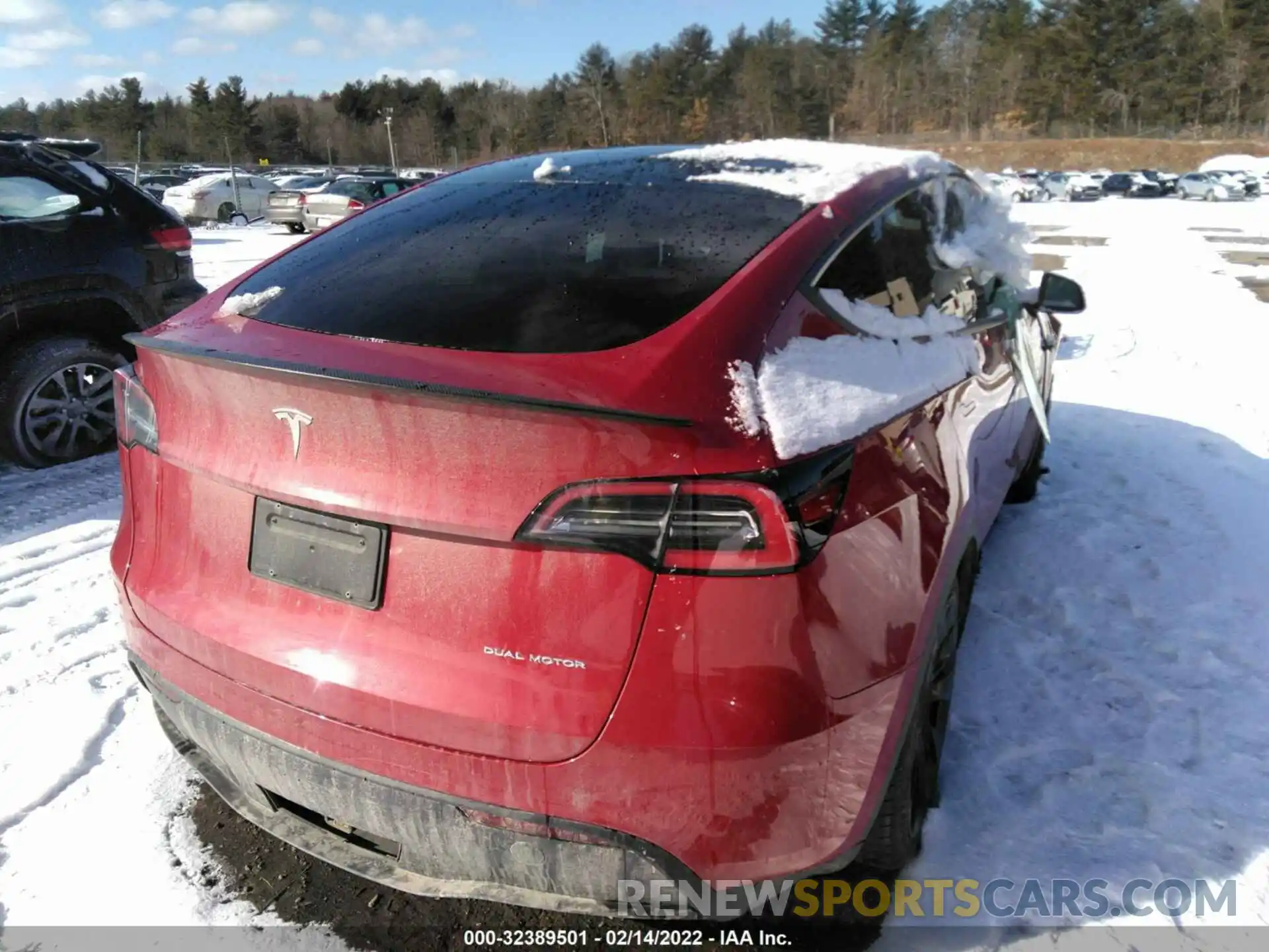 4 Photograph of a damaged car 5YJYGDEE9MF100163 TESLA MODEL Y 2021