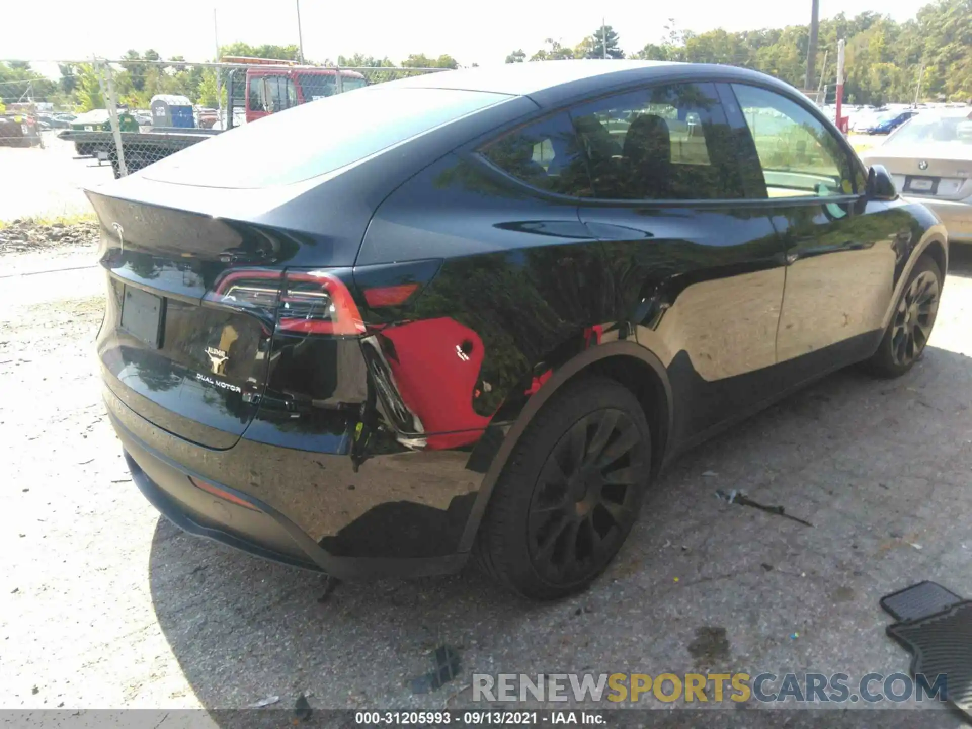 4 Photograph of a damaged car 5YJYGDEE9MF100230 TESLA MODEL Y 2021