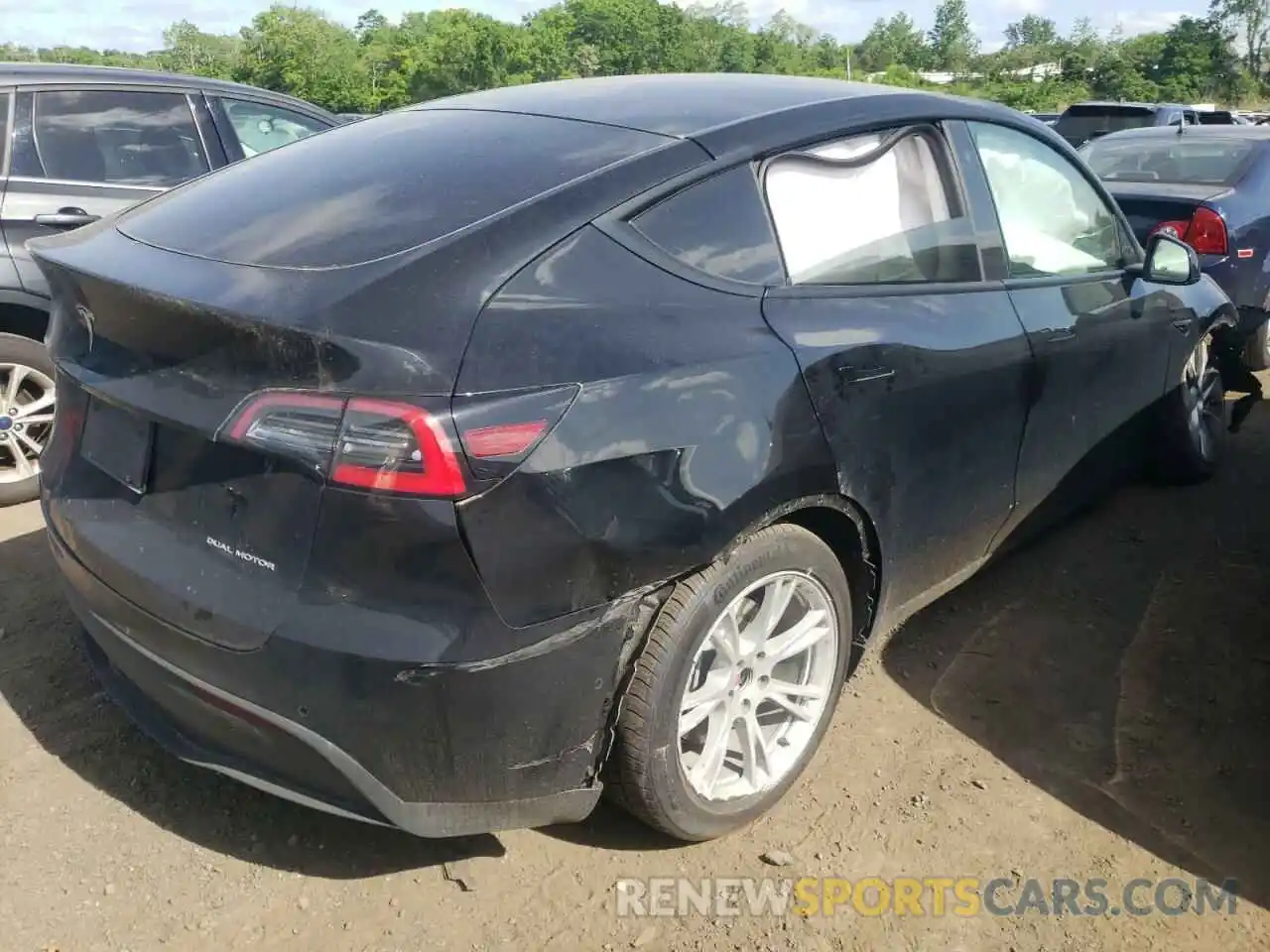 4 Photograph of a damaged car 5YJYGDEE9MF101023 TESLA MODEL Y 2021