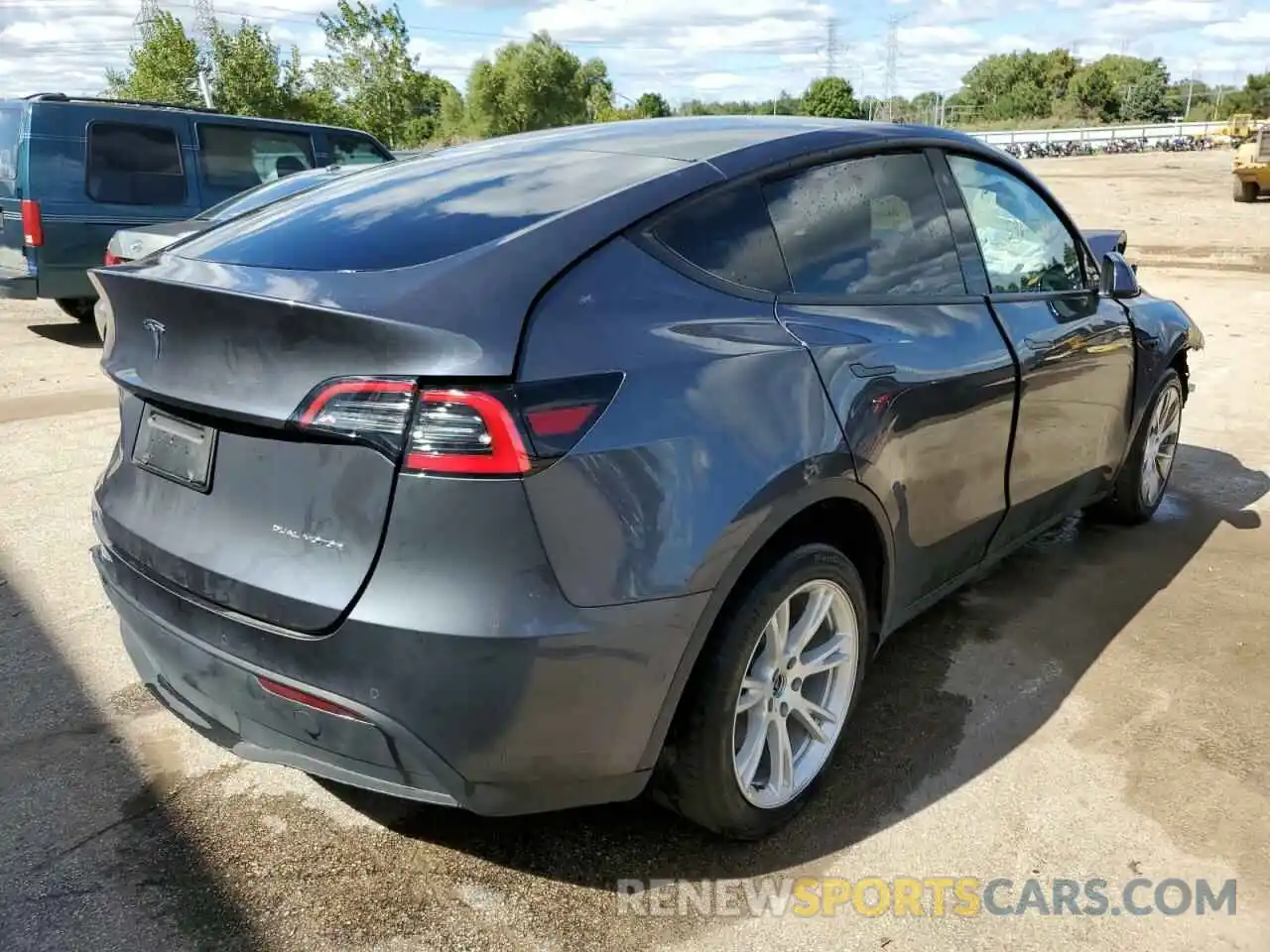 4 Photograph of a damaged car 5YJYGDEE9MF117092 TESLA MODEL Y 2021