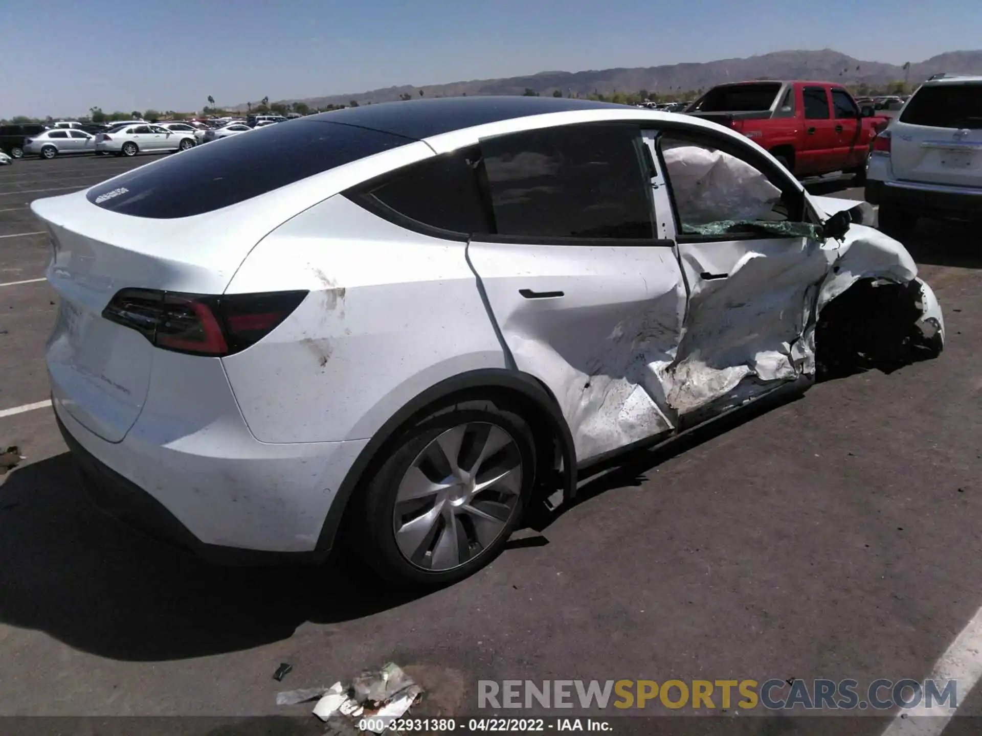 4 Photograph of a damaged car 5YJYGDEE9MF117805 TESLA MODEL Y 2021