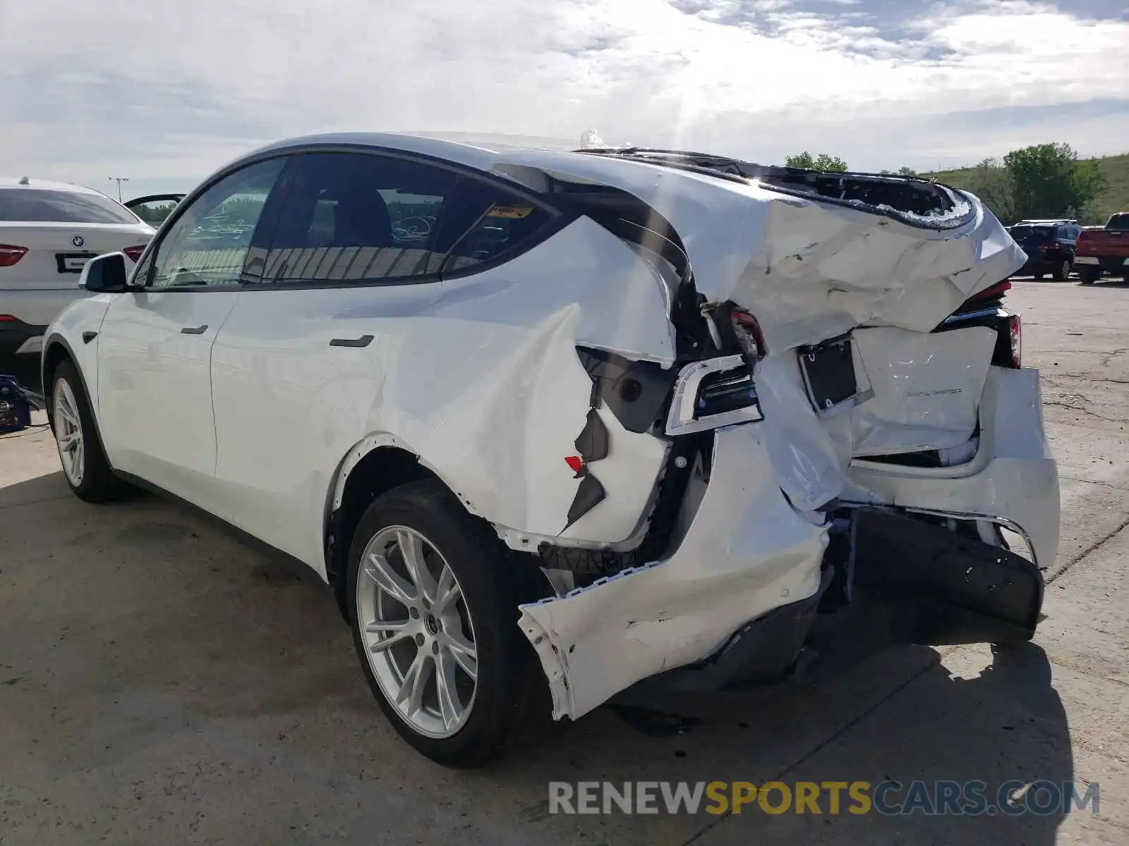 3 Photograph of a damaged car 5YJYGDEE9MF119196 TESLA MODEL Y 2021