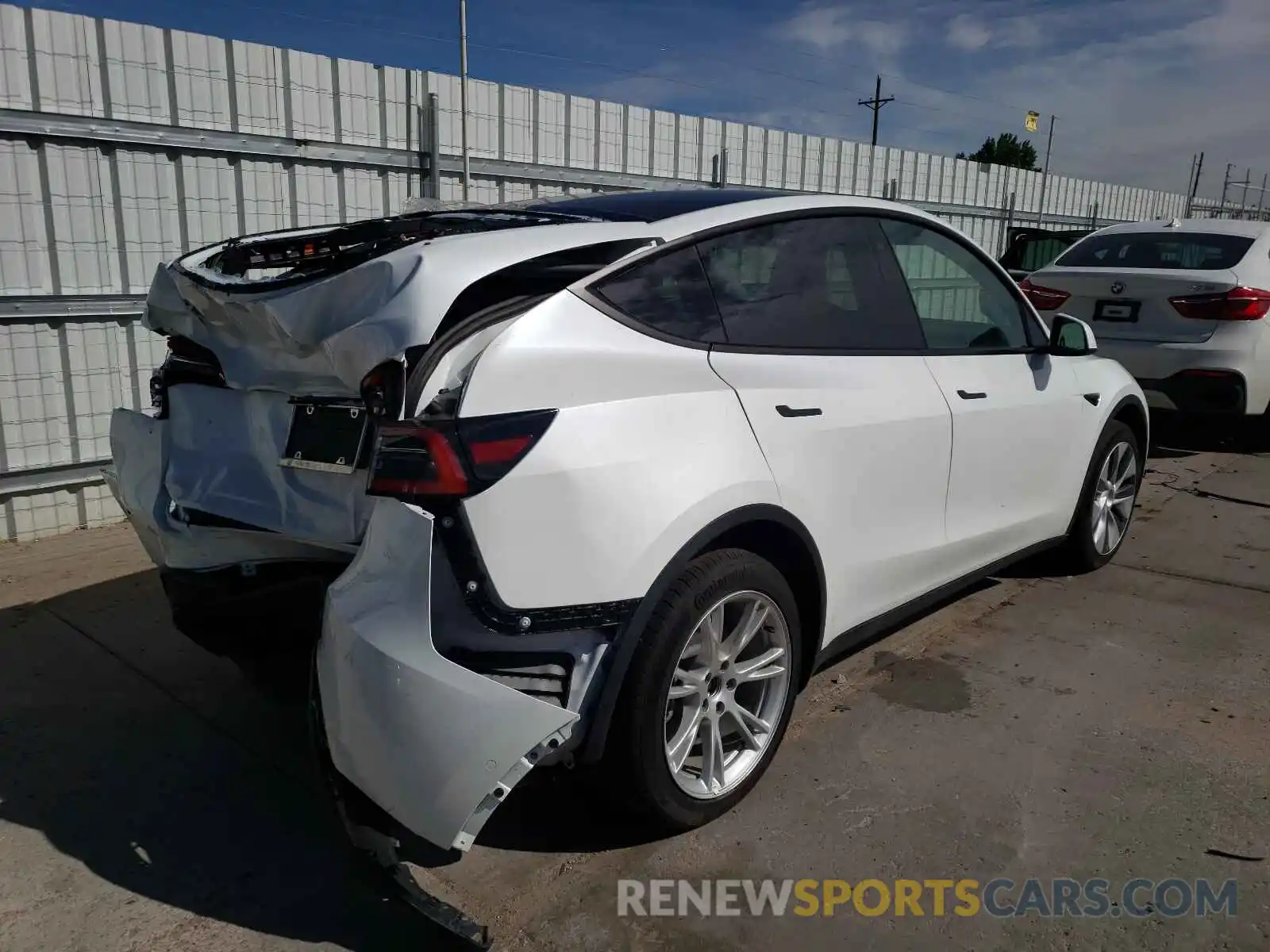 4 Photograph of a damaged car 5YJYGDEE9MF119196 TESLA MODEL Y 2021