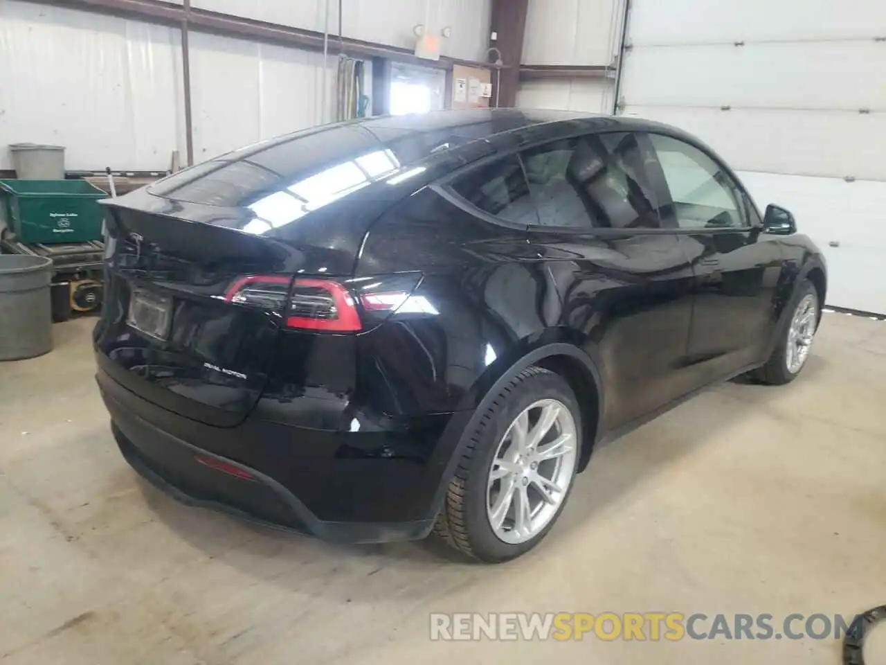 4 Photograph of a damaged car 5YJYGDEE9MF121384 TESLA MODEL Y 2021