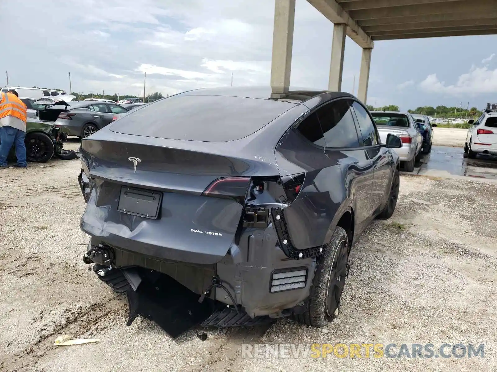 4 Photograph of a damaged car 5YJYGDEE9MF122177 TESLA MODEL Y 2021