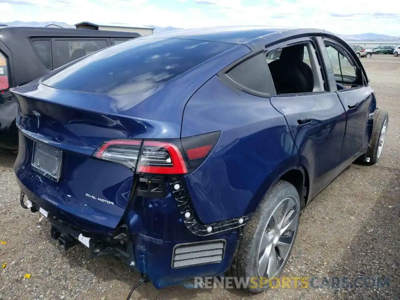 4 Photograph of a damaged car 5YJYGDEE9MF122826 TESLA MODEL Y 2021