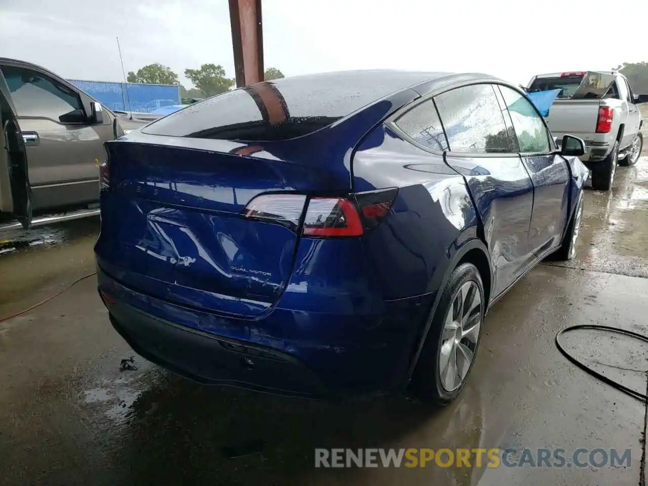 4 Photograph of a damaged car 5YJYGDEE9MF125273 TESLA MODEL Y 2021