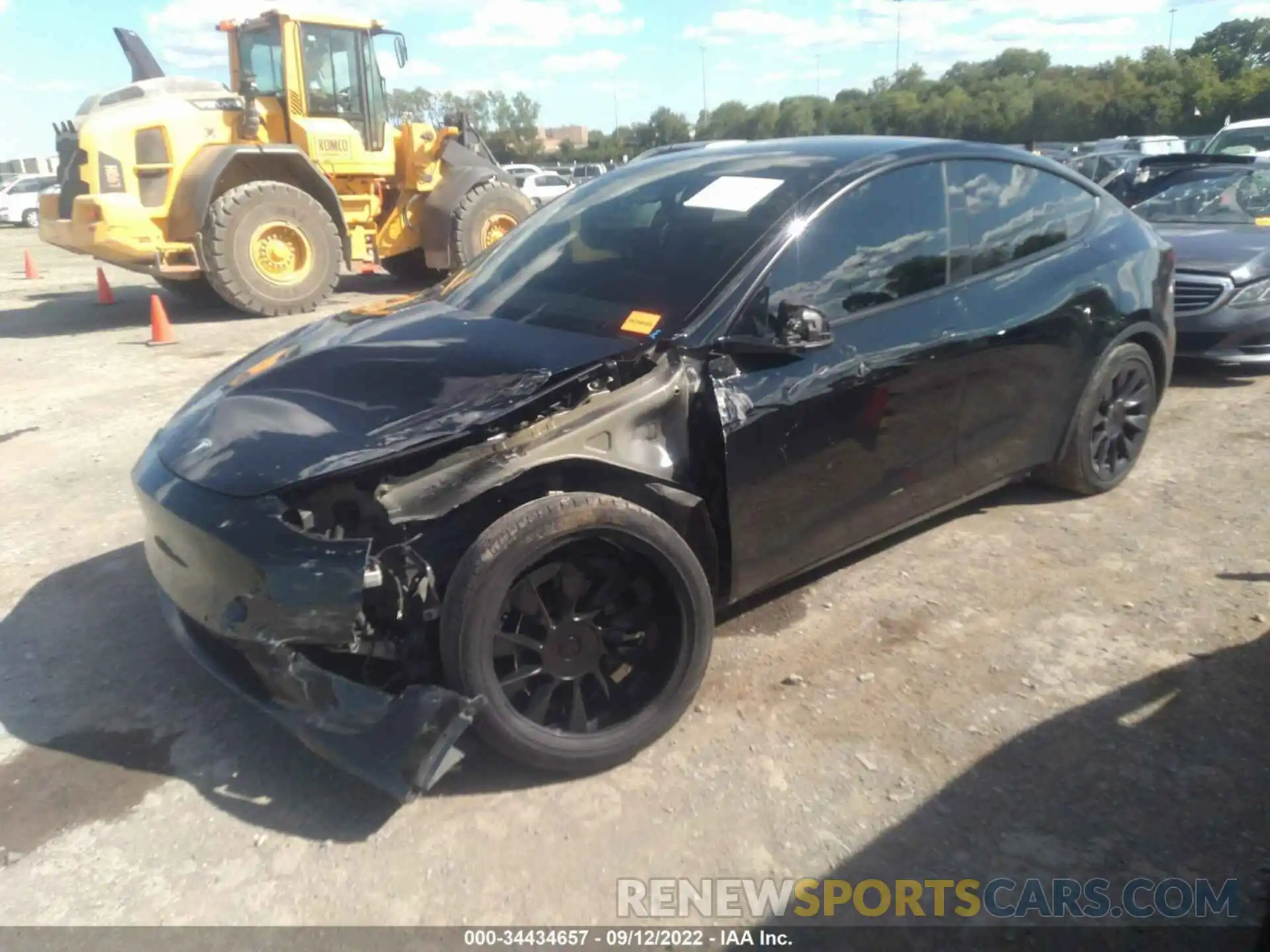 2 Photograph of a damaged car 5YJYGDEE9MF125676 TESLA MODEL Y 2021