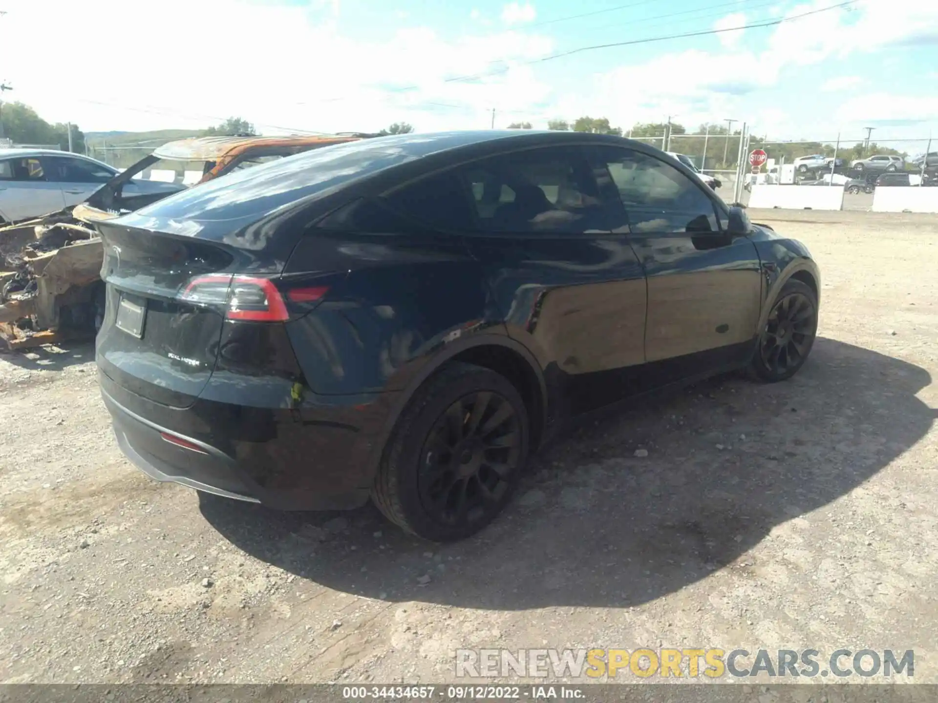 4 Photograph of a damaged car 5YJYGDEE9MF125676 TESLA MODEL Y 2021