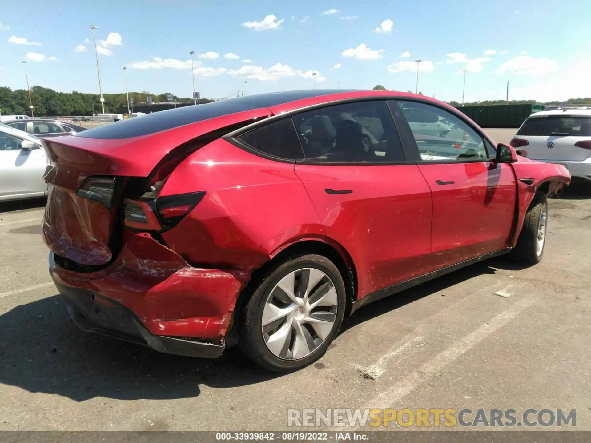 4 Photograph of a damaged car 5YJYGDEE9MF130683 TESLA MODEL Y 2021