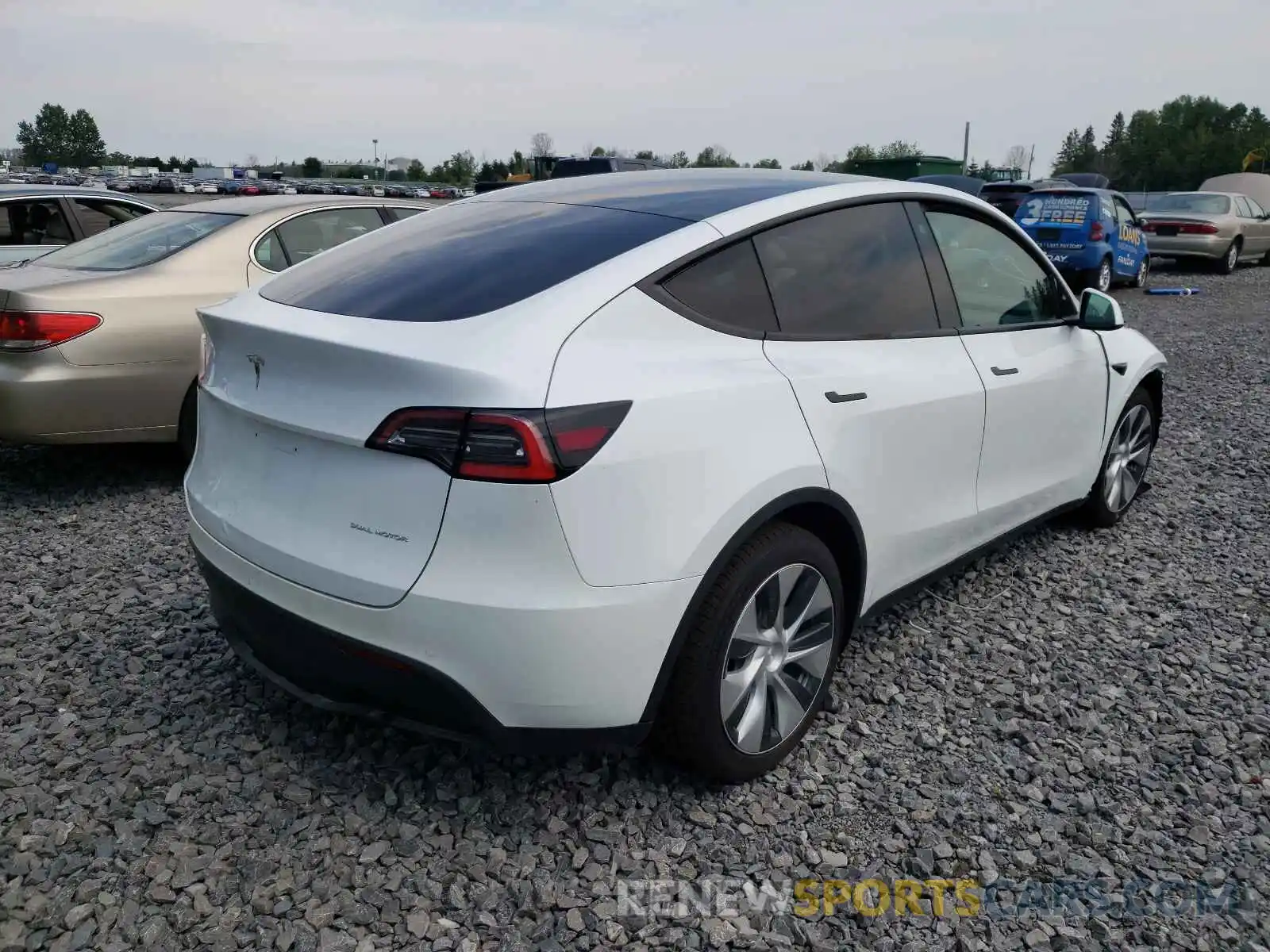 4 Photograph of a damaged car 5YJYGDEE9MF184890 TESLA MODEL Y 2021