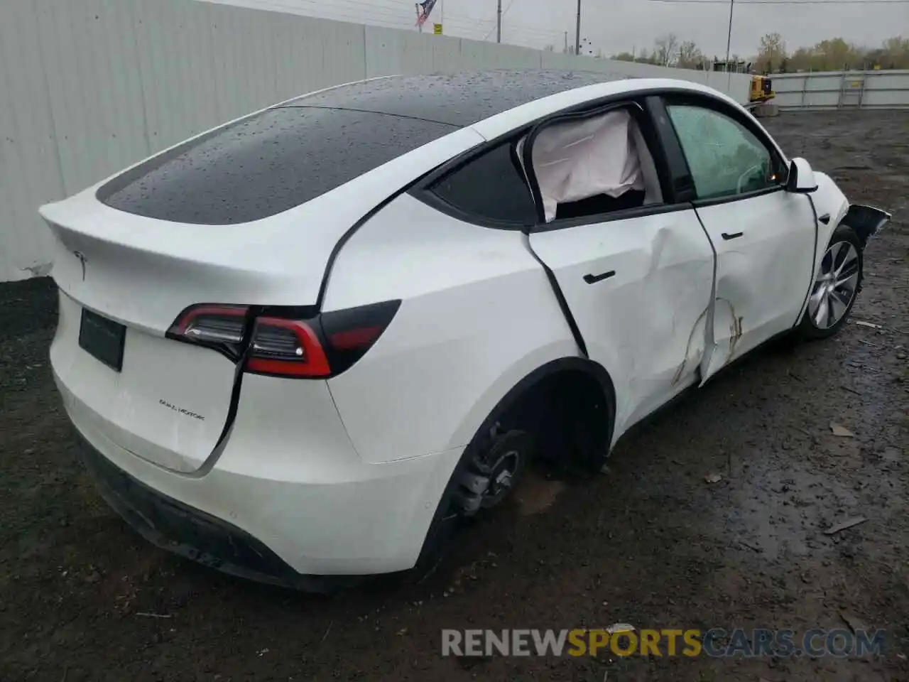 4 Photograph of a damaged car 5YJYGDEE9MF185408 TESLA MODEL Y 2021