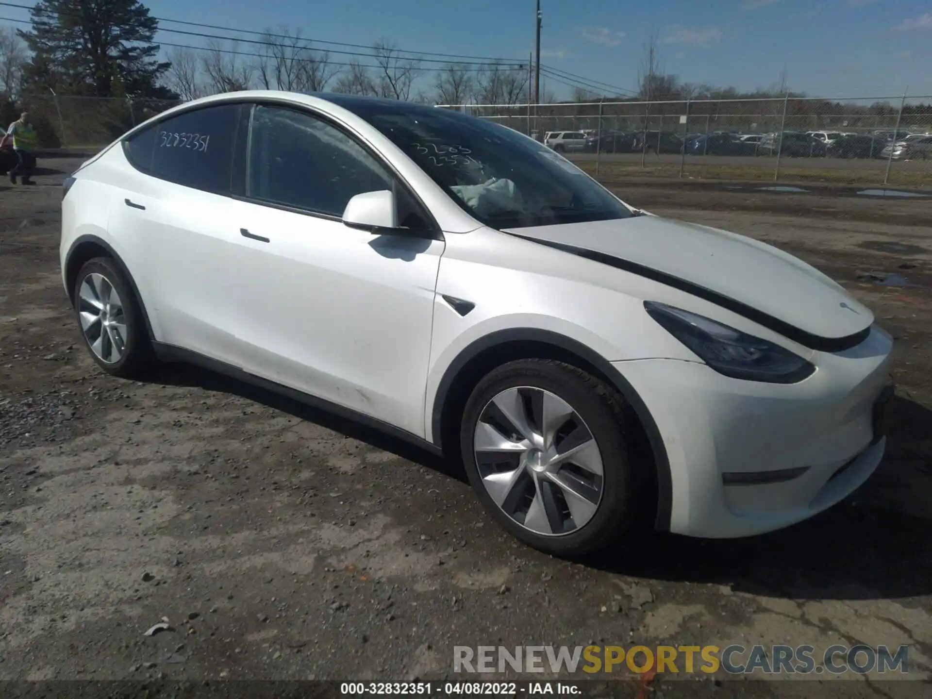 1 Photograph of a damaged car 5YJYGDEE9MF190947 TESLA MODEL Y 2021