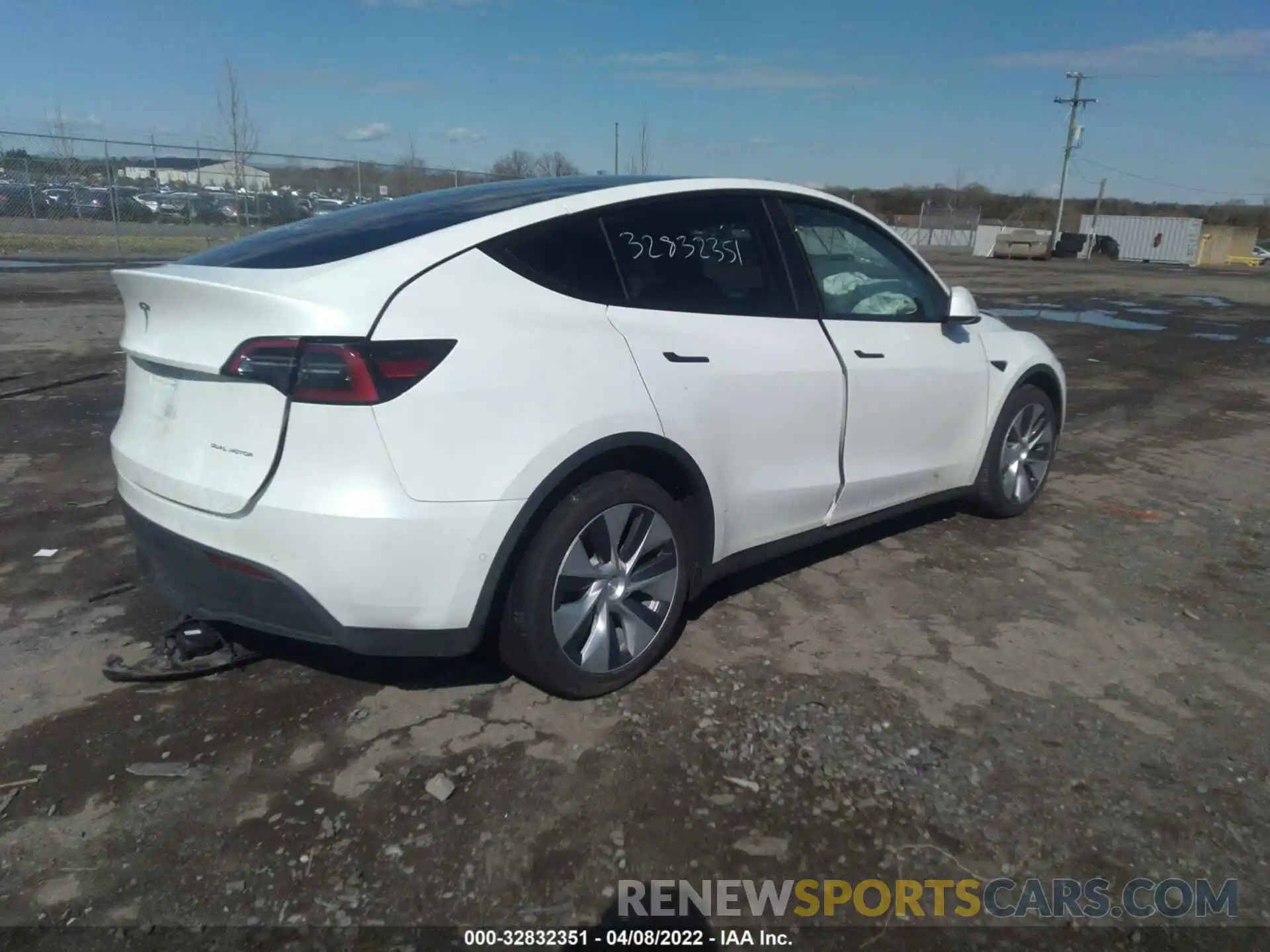 4 Photograph of a damaged car 5YJYGDEE9MF190947 TESLA MODEL Y 2021