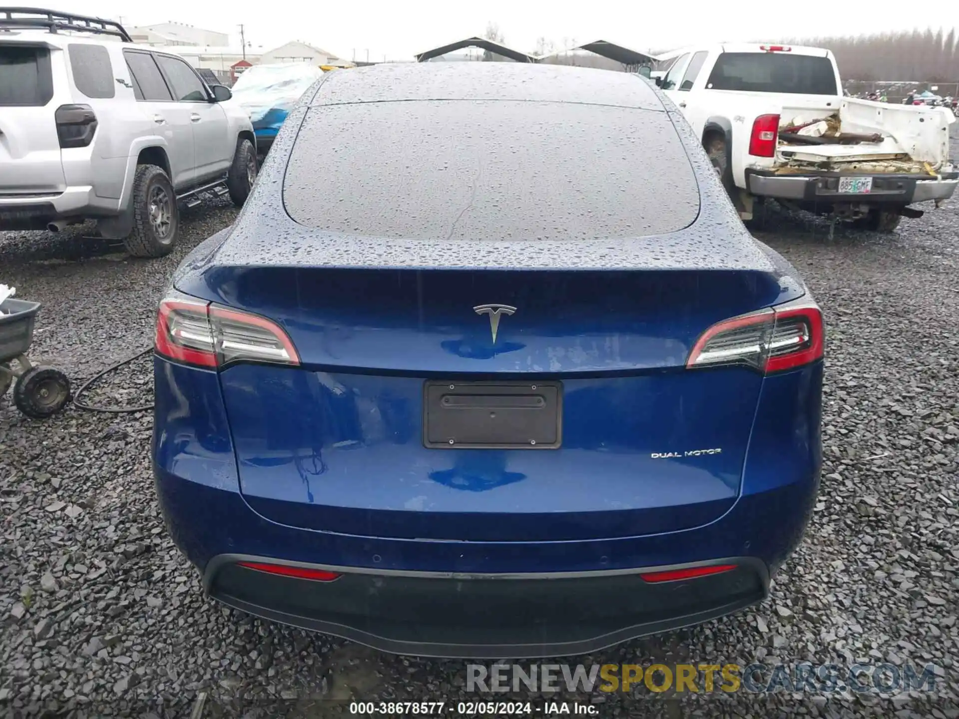 17 Photograph of a damaged car 5YJYGDEE9MF199910 TESLA MODEL Y 2021