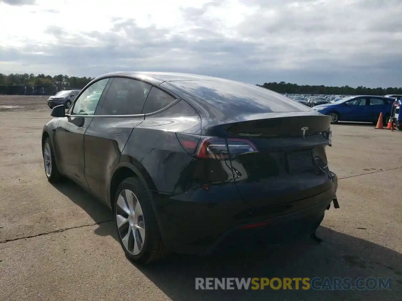 3 Photograph of a damaged car 5YJYGDEE9MF204832 TESLA MODEL Y 2021