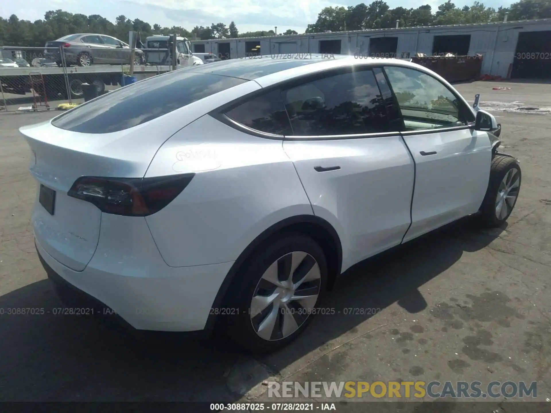 4 Photograph of a damaged car 5YJYGDEE9MF210324 TESLA MODEL Y 2021