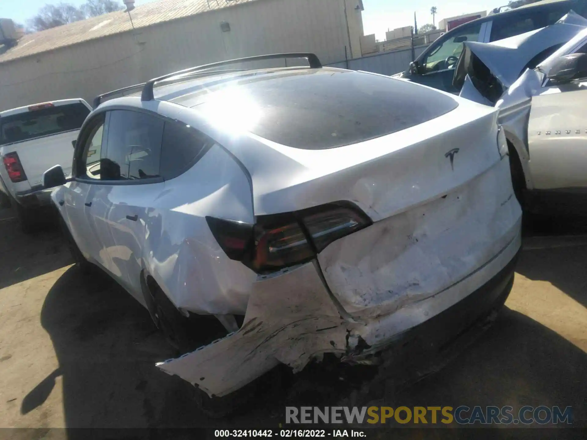 3 Photograph of a damaged car 5YJYGDEE9MF218861 TESLA MODEL Y 2021