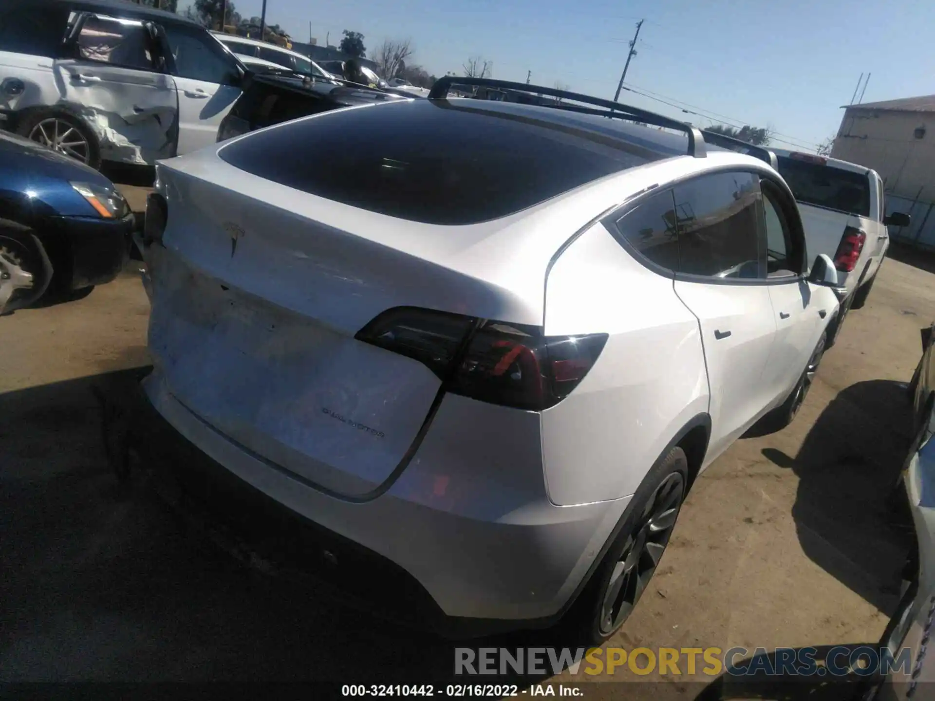 4 Photograph of a damaged car 5YJYGDEE9MF218861 TESLA MODEL Y 2021