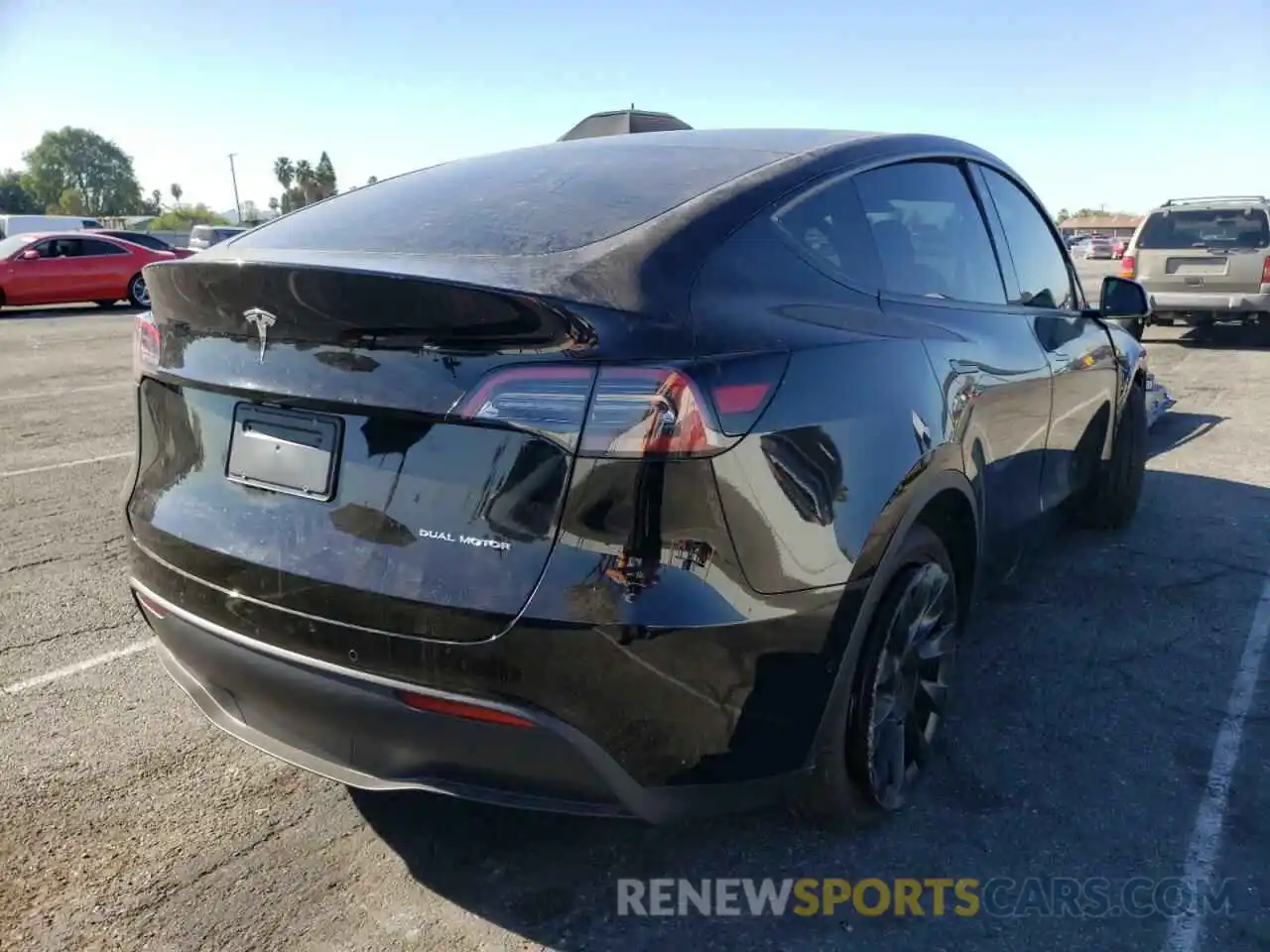 4 Photograph of a damaged car 5YJYGDEE9MF243291 TESLA MODEL Y 2021