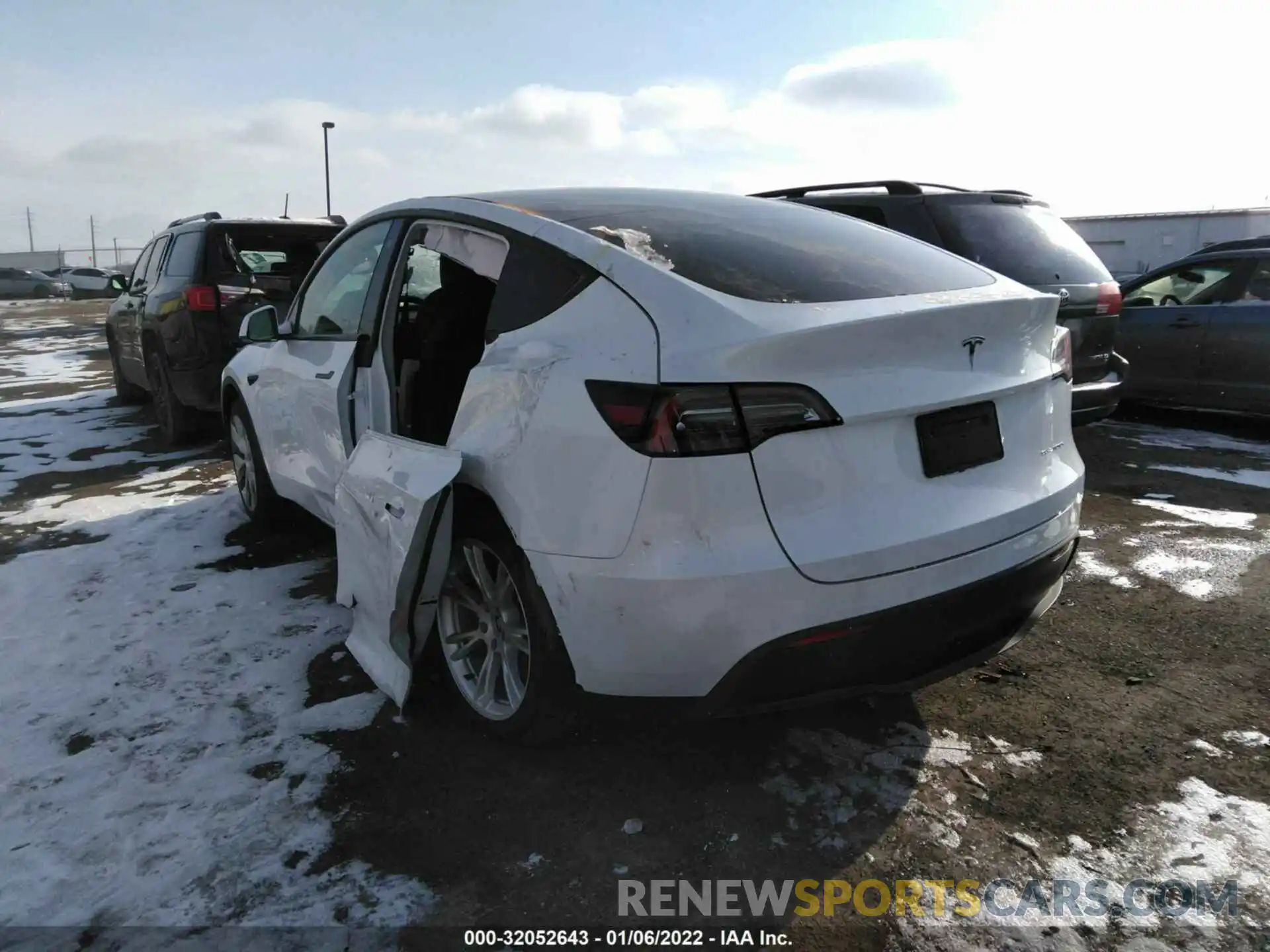 3 Photograph of a damaged car 5YJYGDEE9MF243985 TESLA MODEL Y 2021