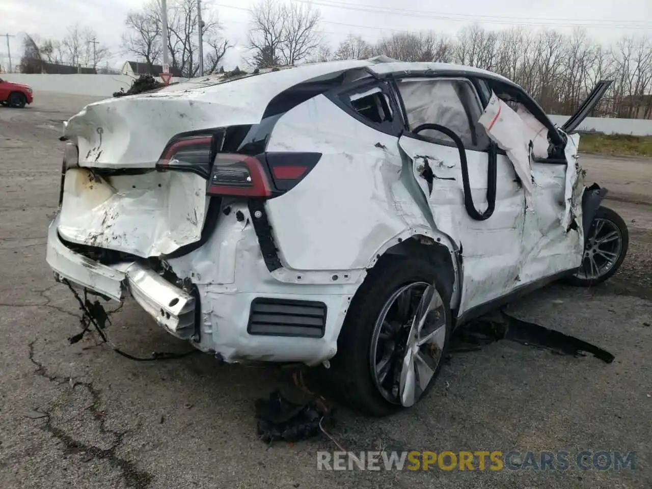 4 Photograph of a damaged car 5YJYGDEE9MF257482 TESLA MODEL Y 2021