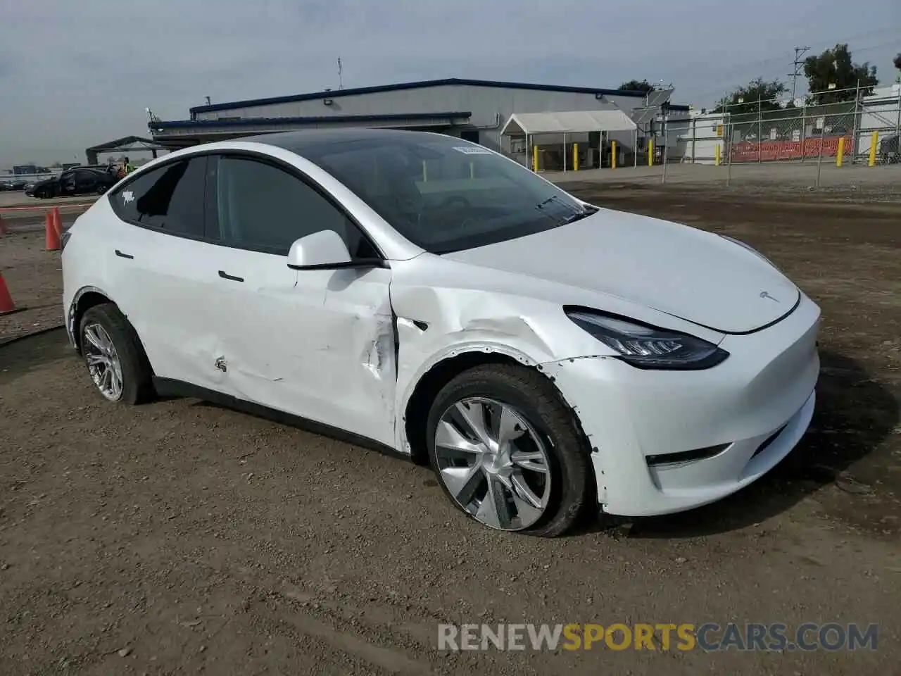 4 Photograph of a damaged car 5YJYGDEE9MF272340 TESLA MODEL Y 2021