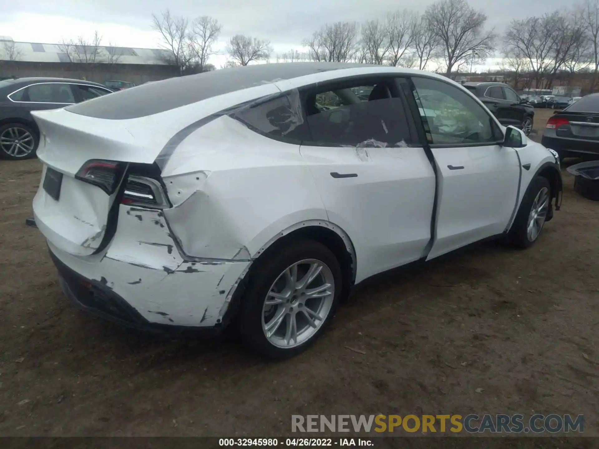 4 Photograph of a damaged car 5YJYGDEE9MF287338 TESLA MODEL Y 2021