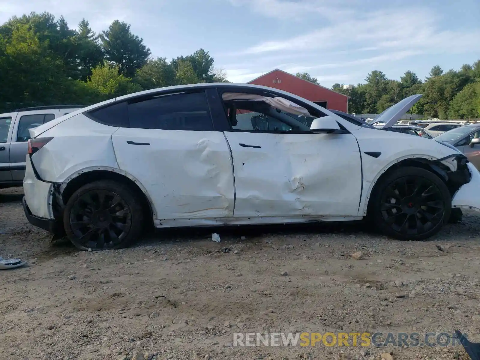 9 Photograph of a damaged car 5YJYGDEEXMF060630 TESLA MODEL Y 2021