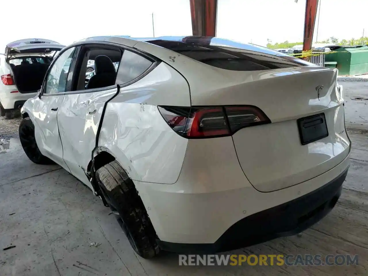 3 Photograph of a damaged car 5YJYGDEEXMF060725 TESLA MODEL Y 2021