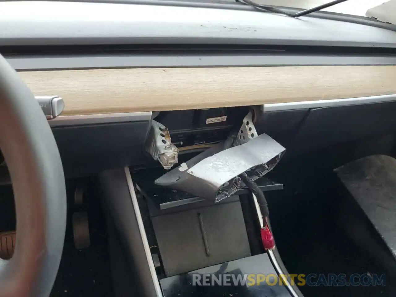 8 Photograph of a damaged car 5YJYGDEEXMF060725 TESLA MODEL Y 2021