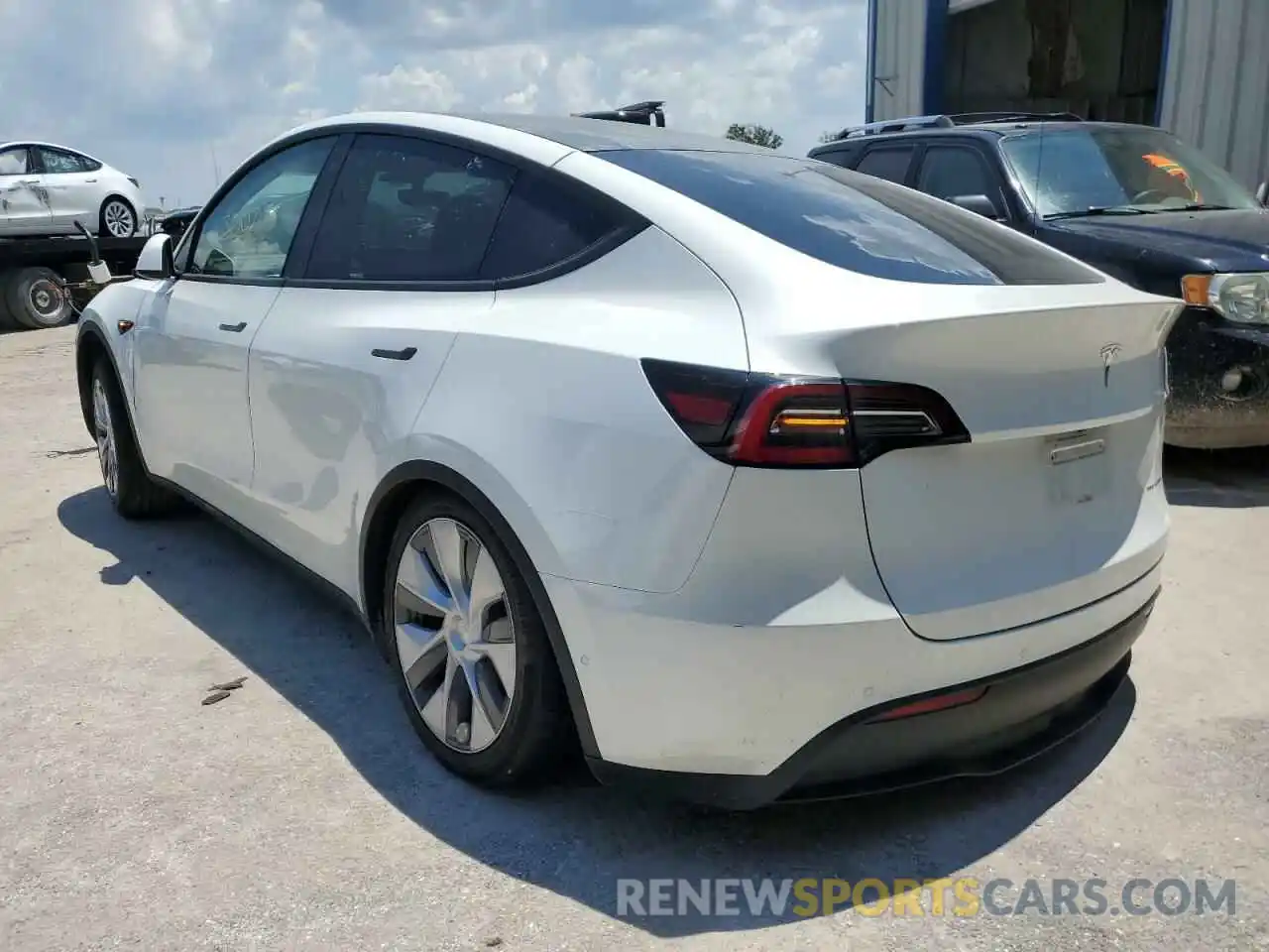 3 Photograph of a damaged car 5YJYGDEEXMF069666 TESLA MODEL Y 2021