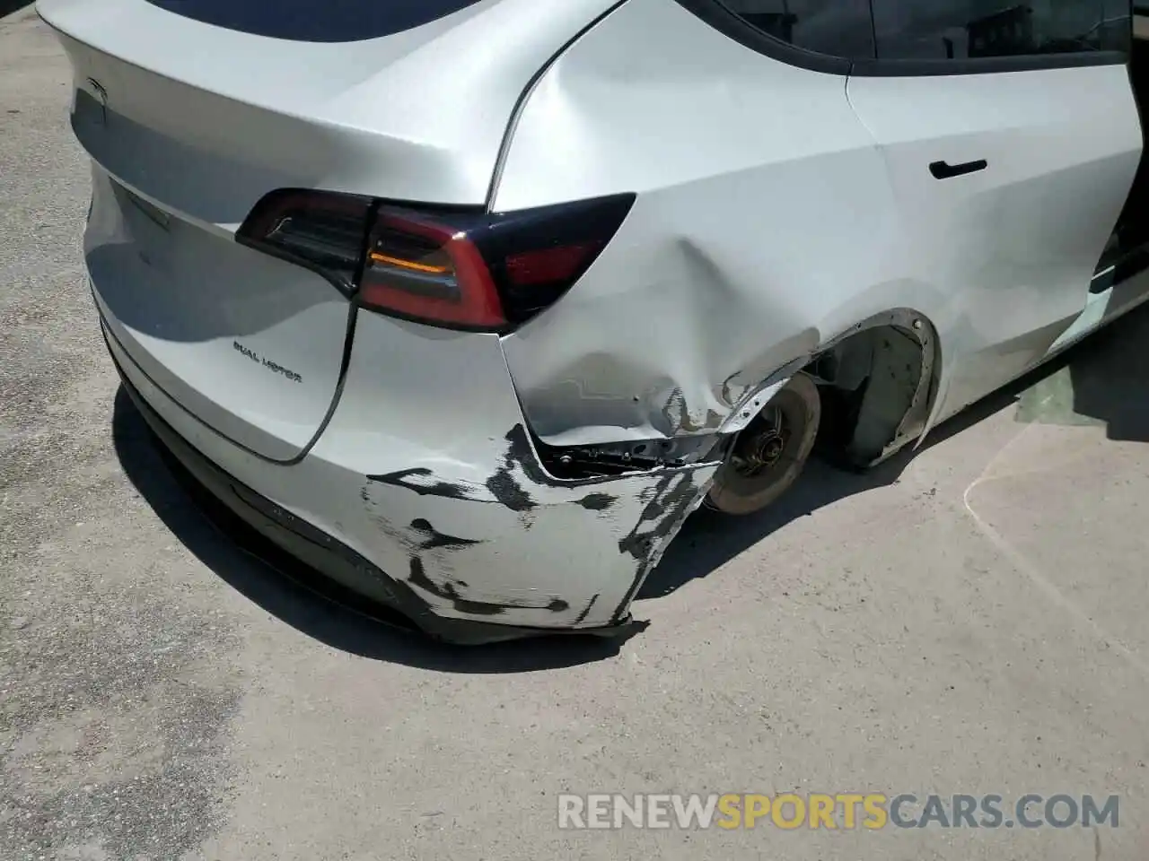 9 Photograph of a damaged car 5YJYGDEEXMF069666 TESLA MODEL Y 2021