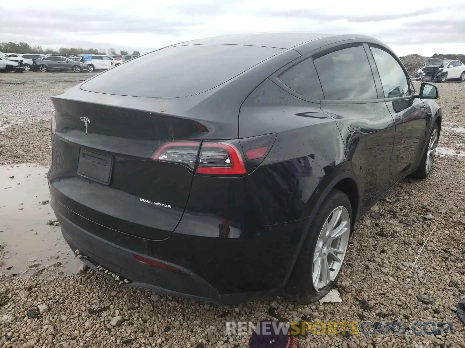 4 Photograph of a damaged car 5YJYGDEEXMF069862 TESLA MODEL Y 2021