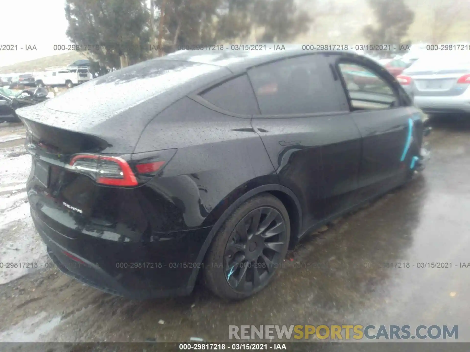 4 Photograph of a damaged car 5YJYGDEEXMF071174 TESLA MODEL Y 2021