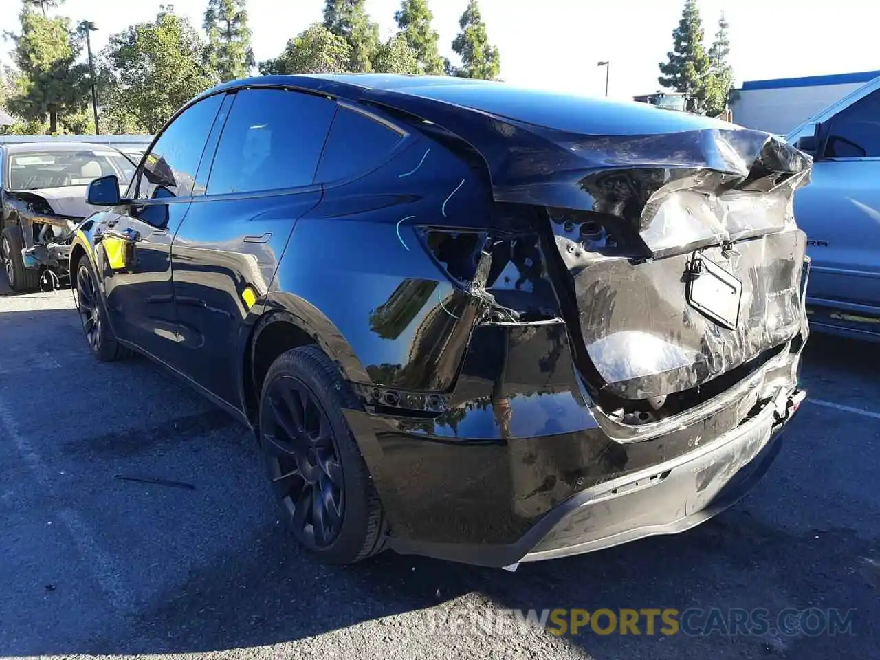 3 Photograph of a damaged car 5YJYGDEEXMF073717 TESLA MODEL Y 2021