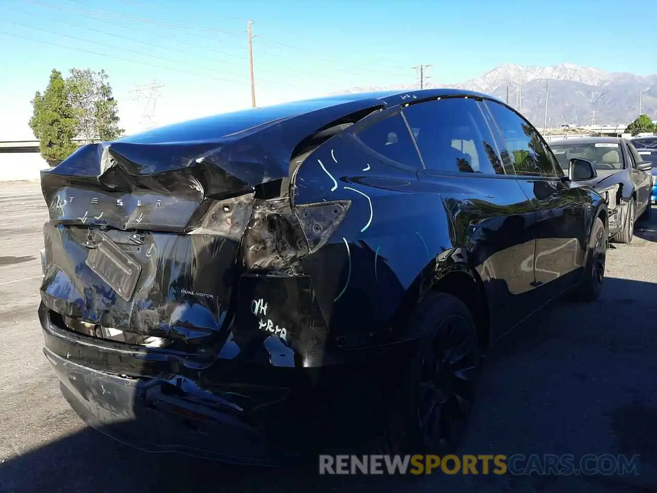 4 Photograph of a damaged car 5YJYGDEEXMF073717 TESLA MODEL Y 2021