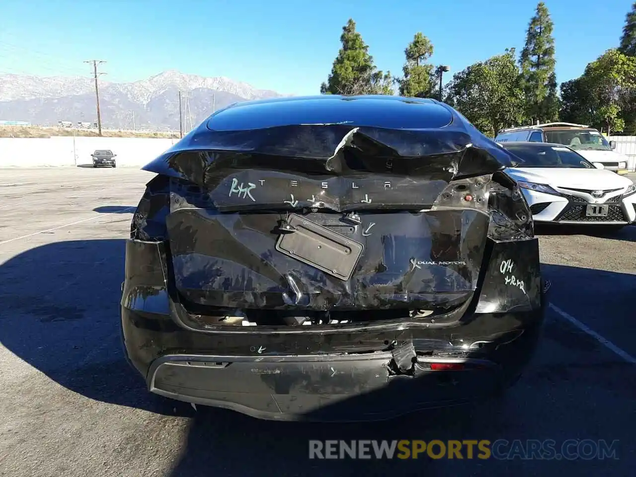 9 Photograph of a damaged car 5YJYGDEEXMF073717 TESLA MODEL Y 2021