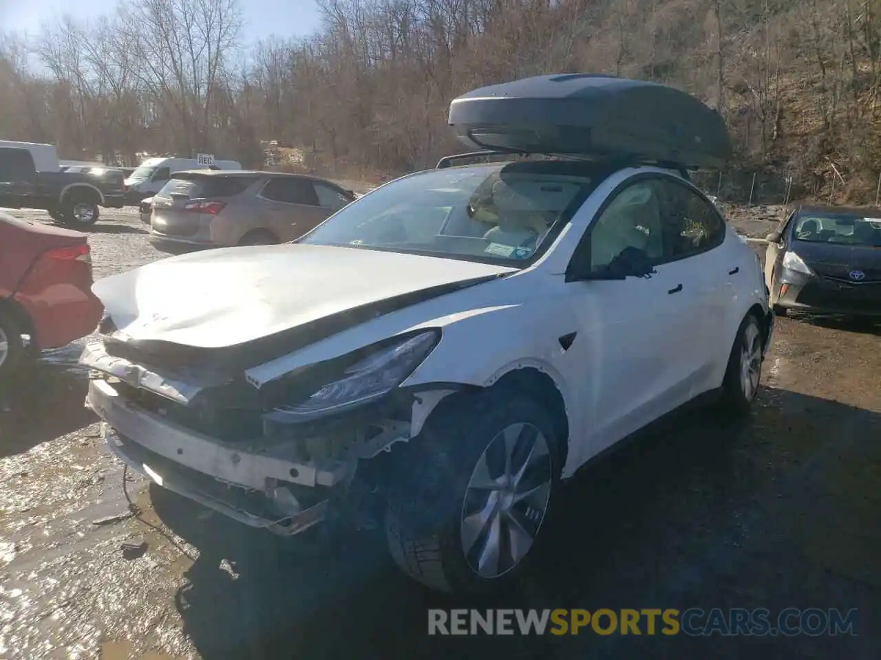 2 Photograph of a damaged car 5YJYGDEEXMF076116 TESLA MODEL Y 2021