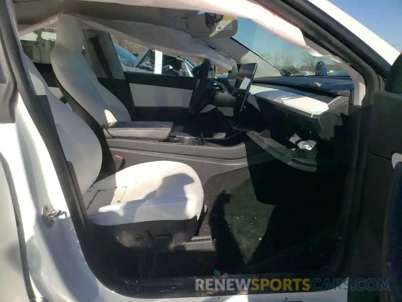 5 Photograph of a damaged car 5YJYGDEEXMF076116 TESLA MODEL Y 2021