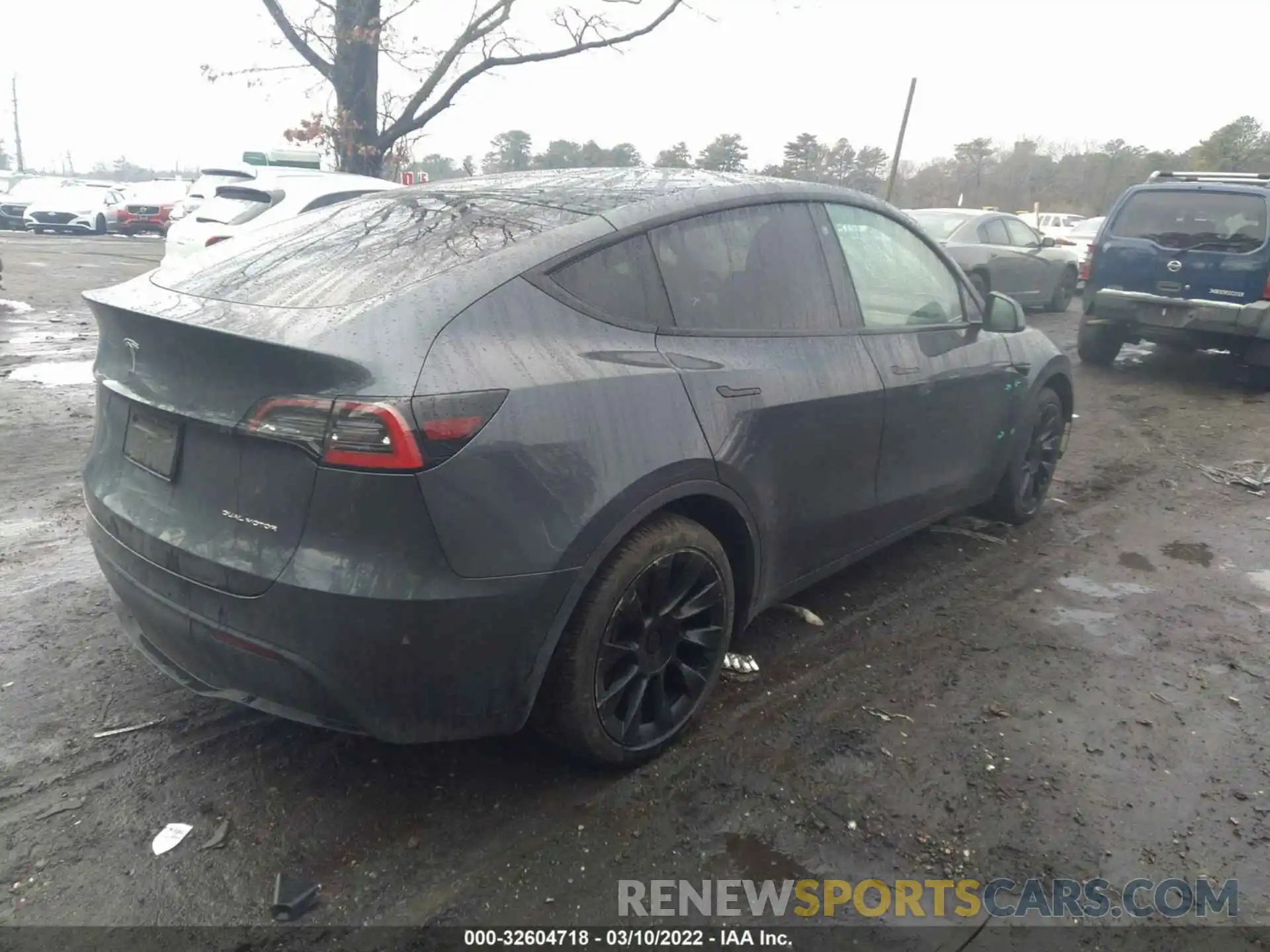 4 Photograph of a damaged car 5YJYGDEEXMF084202 TESLA MODEL Y 2021