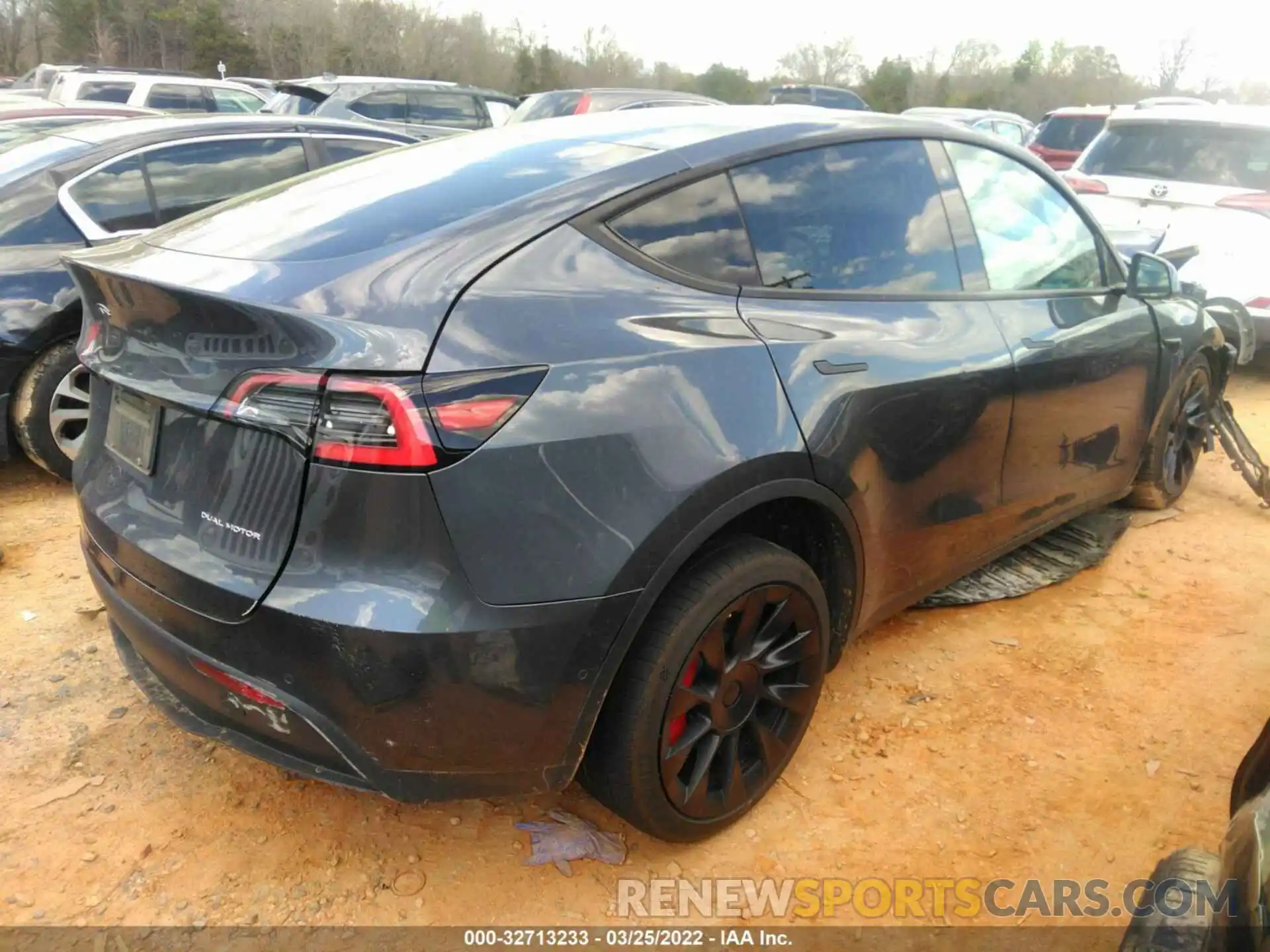 4 Photograph of a damaged car 5YJYGDEEXMF084720 TESLA MODEL Y 2021