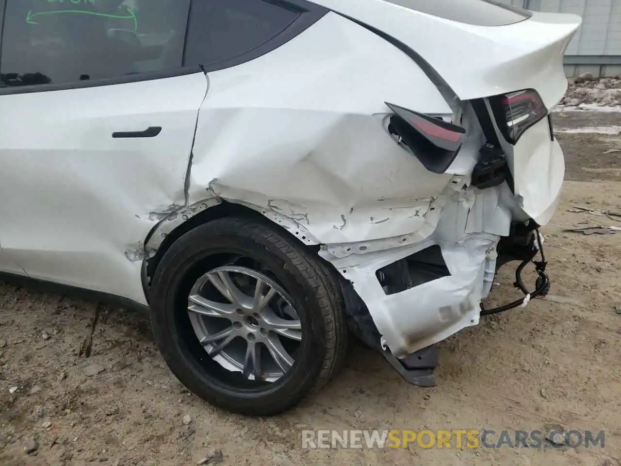 9 Photograph of a damaged car 5YJYGDEEXMF084989 TESLA MODEL Y 2021